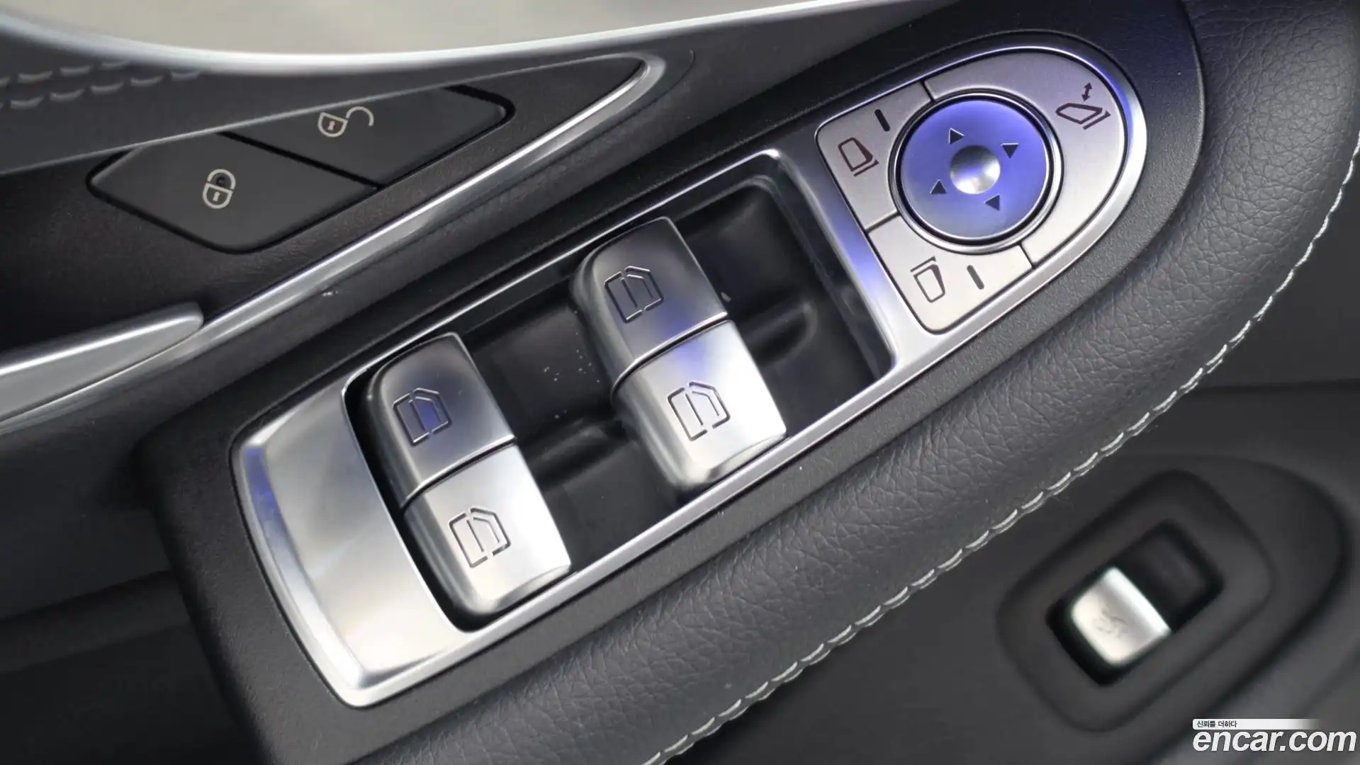 C-Class Mercedes-Benz 2022.8-OPTION-041