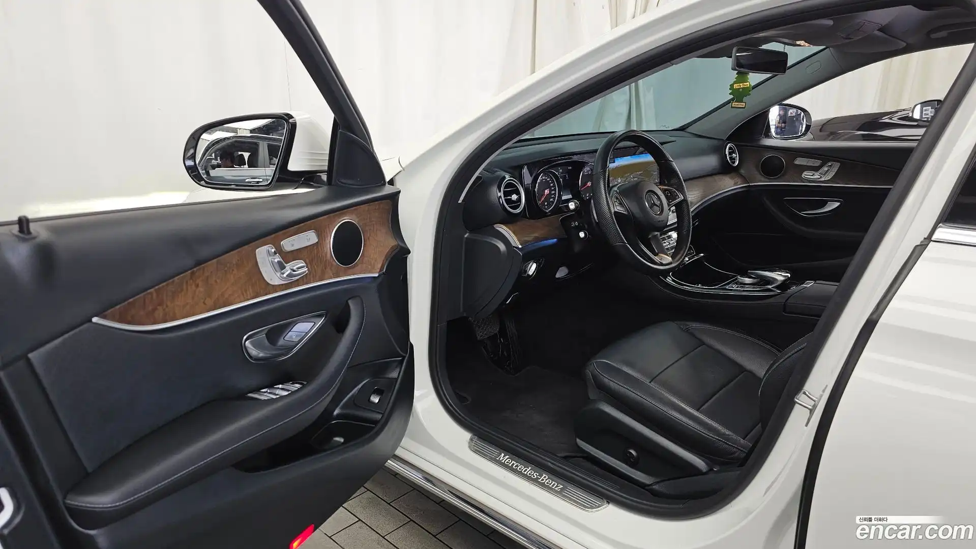 E-Class Mercedes-Benz 2017.11-INNER-010