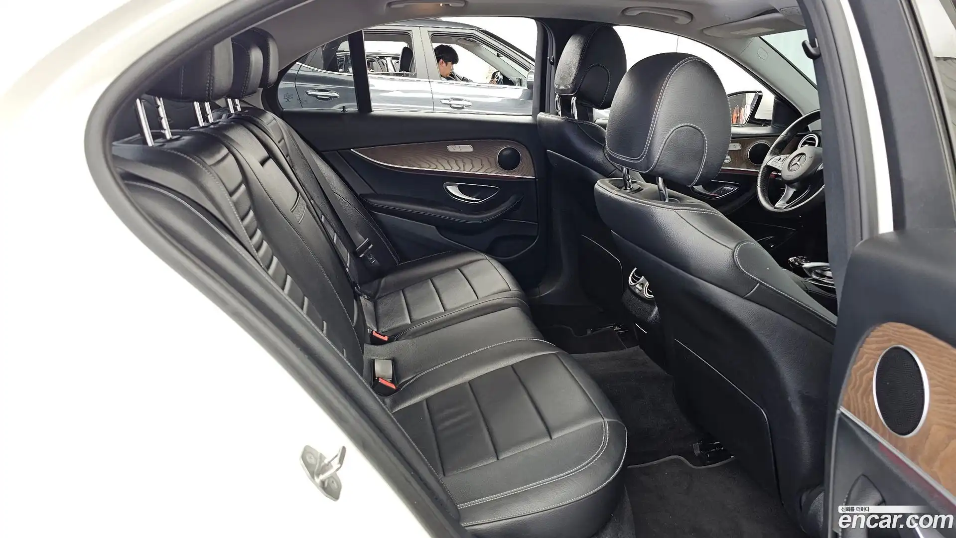 E-Class Mercedes-Benz 2017.11-OPTION-016