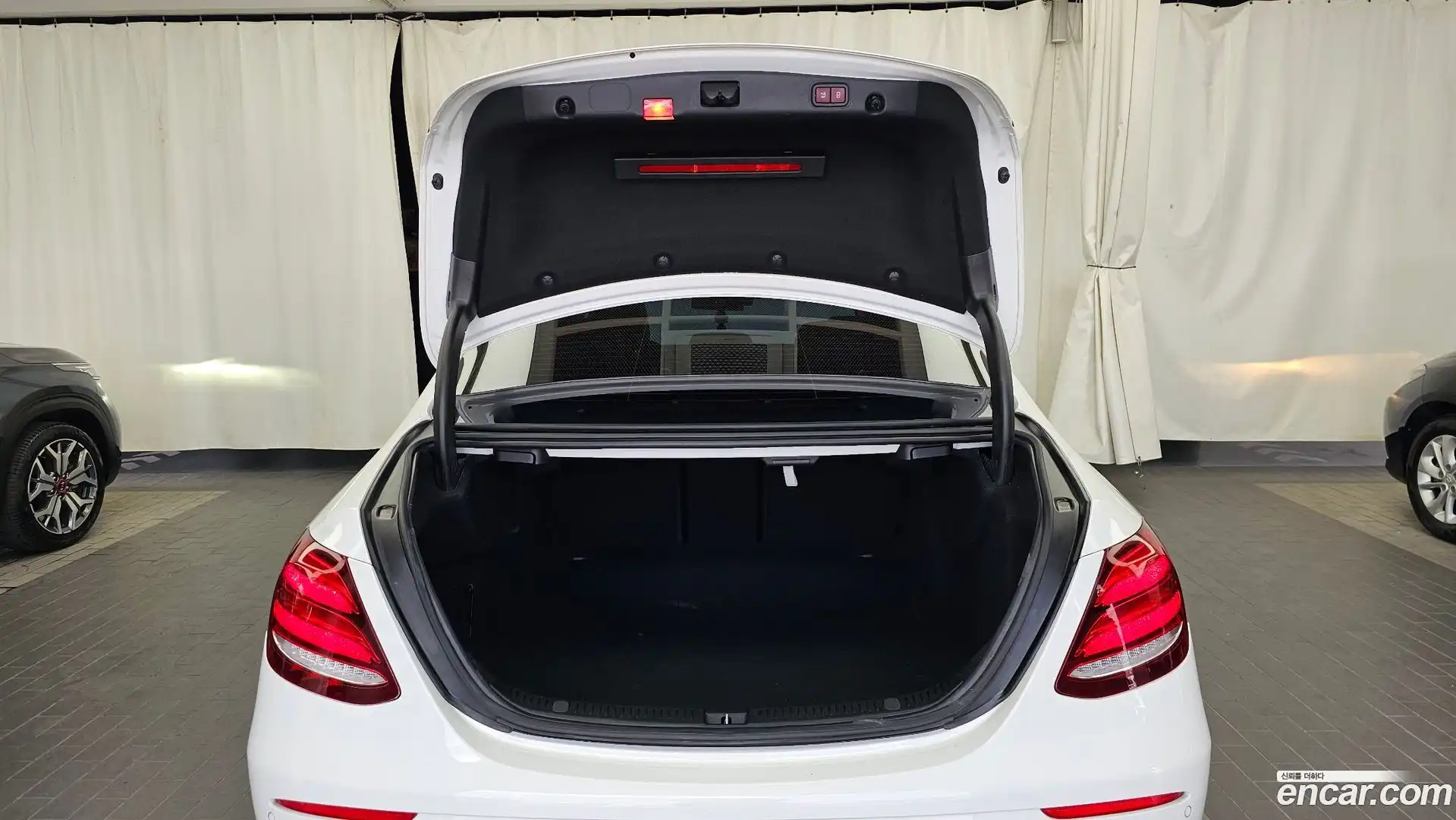 E-Class Mercedes-Benz 2017.11-OPTION-024