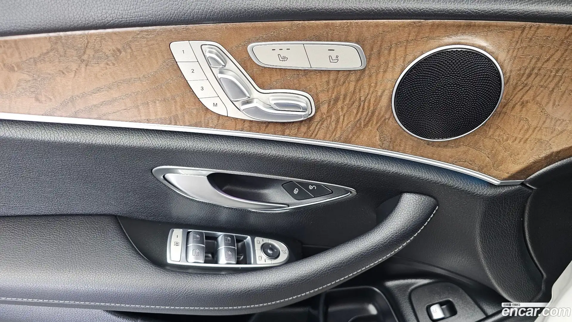 E-Class Mercedes-Benz 2017.11-OPTION-045