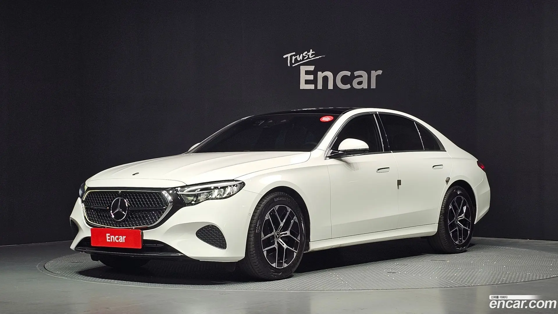 Main__Slider__Photo:E-Class Mercedes-Benz 2025.11-0