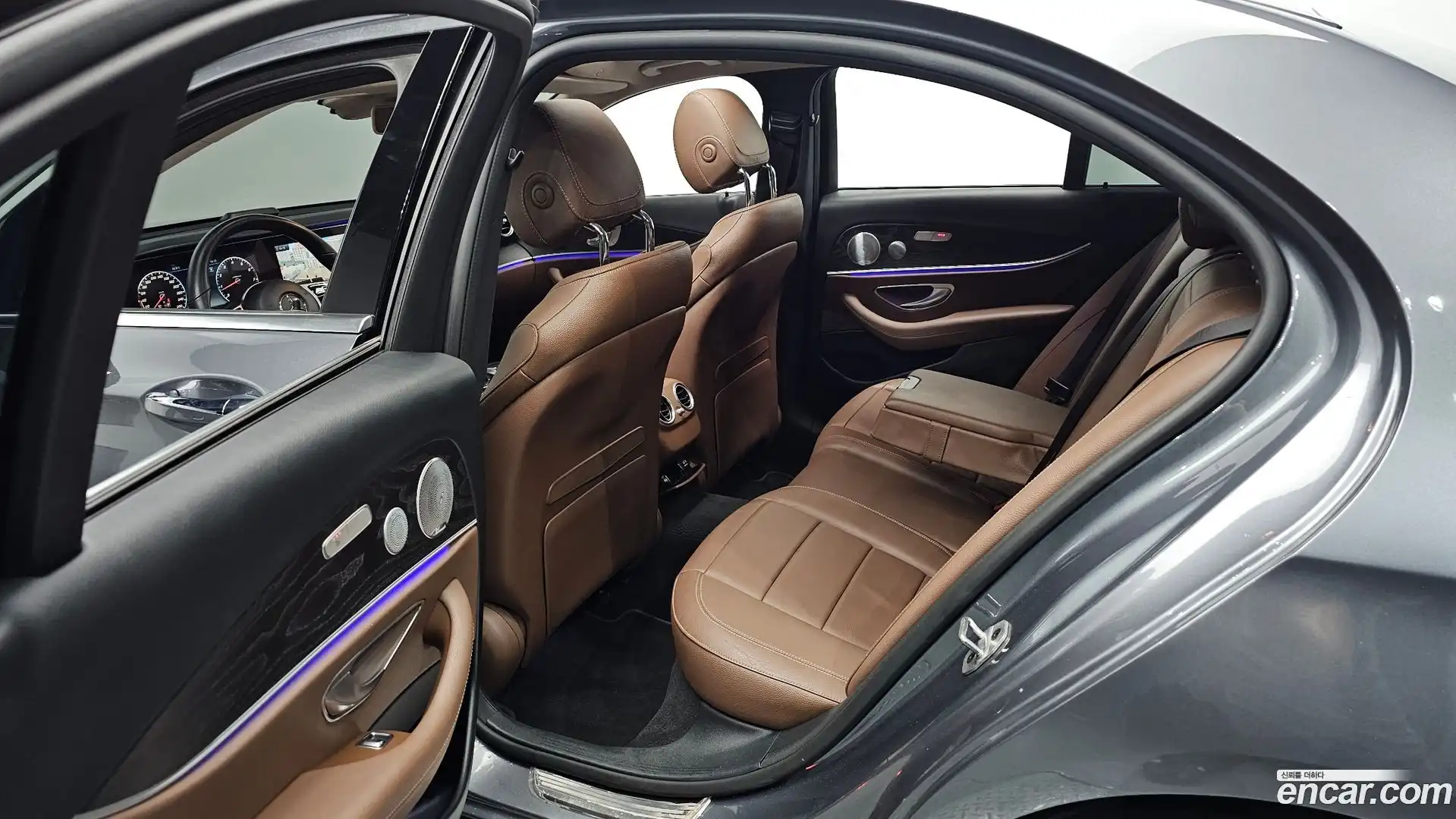 E-Class Mercedes-Benz 2019.4-OPTION-015