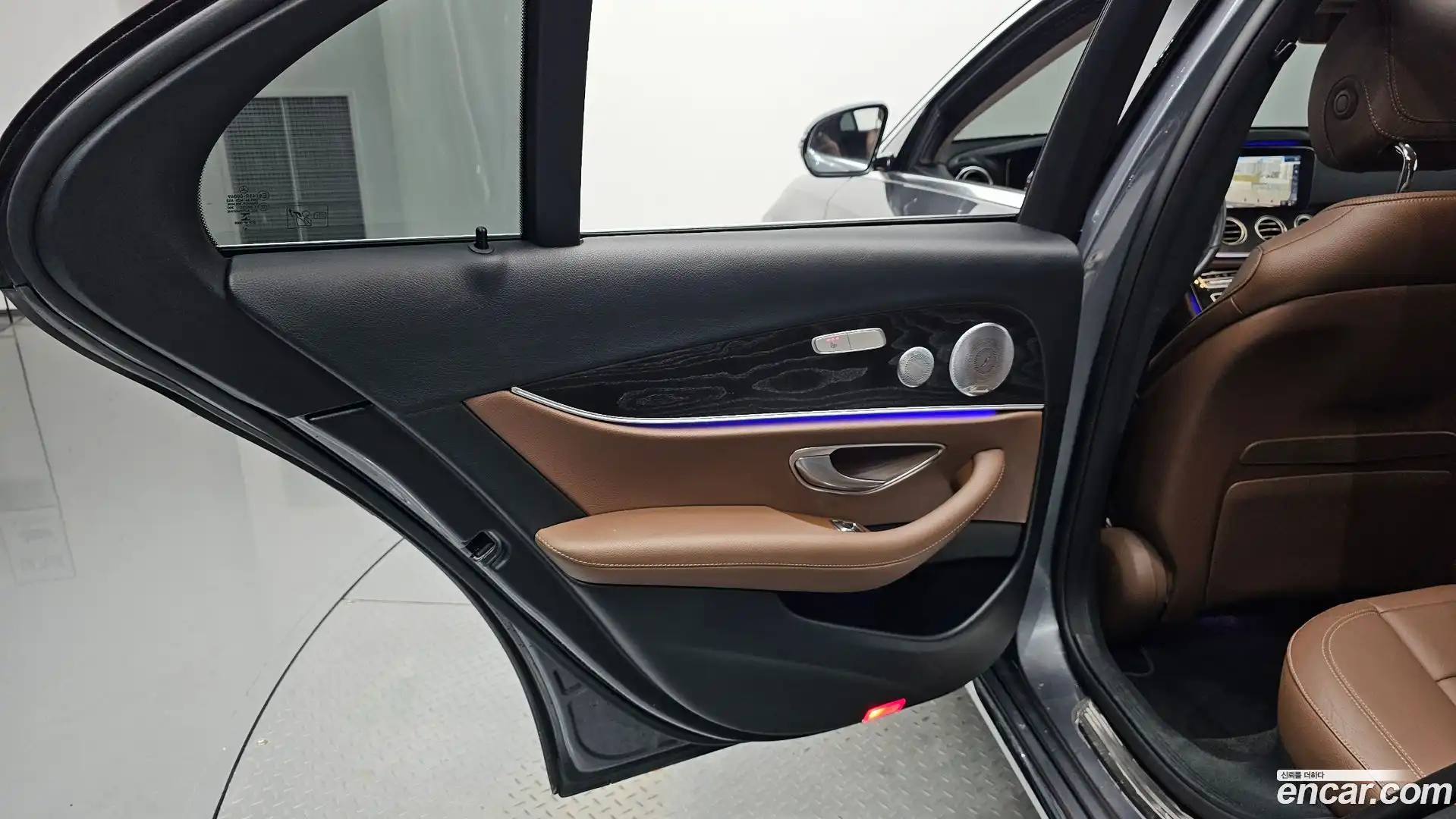 E-Class Mercedes-Benz 2019.4-INNER-035