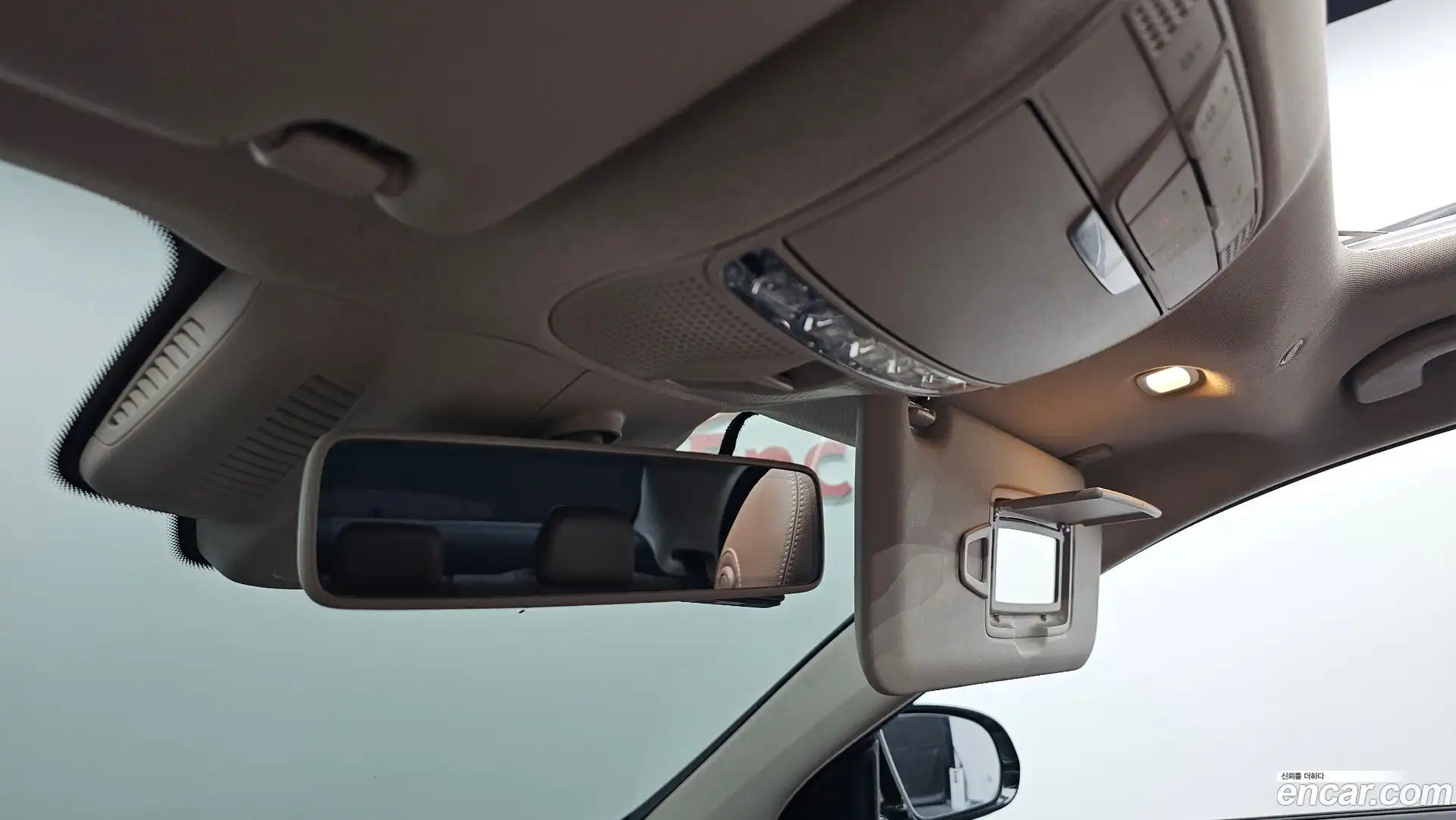 E-Class Mercedes-Benz 2019.4-OPTION-041