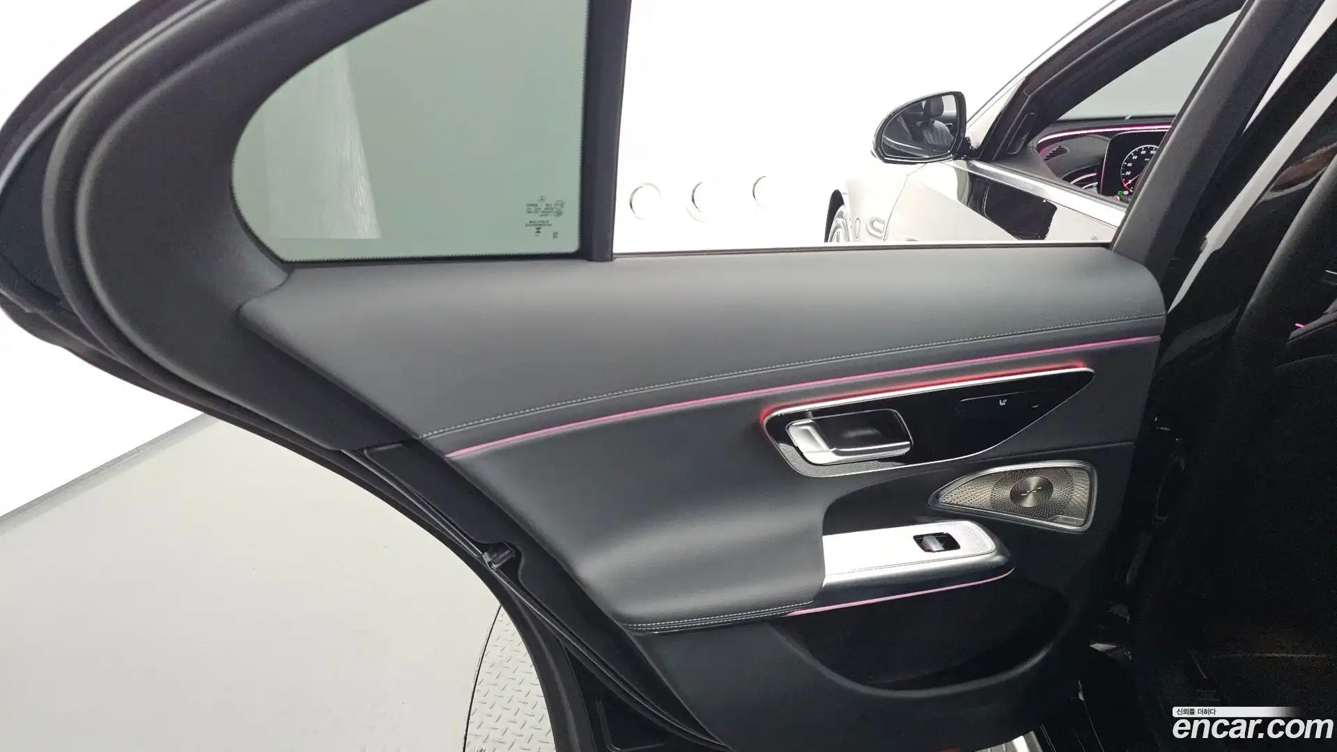 E-Class Mercedes-Benz 2025.2-INNER-035