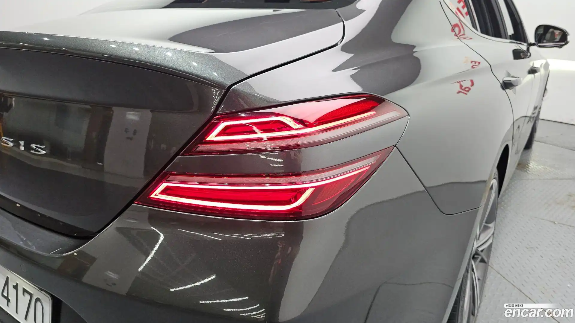 G70 Genesis 2025.0-OUTER-033