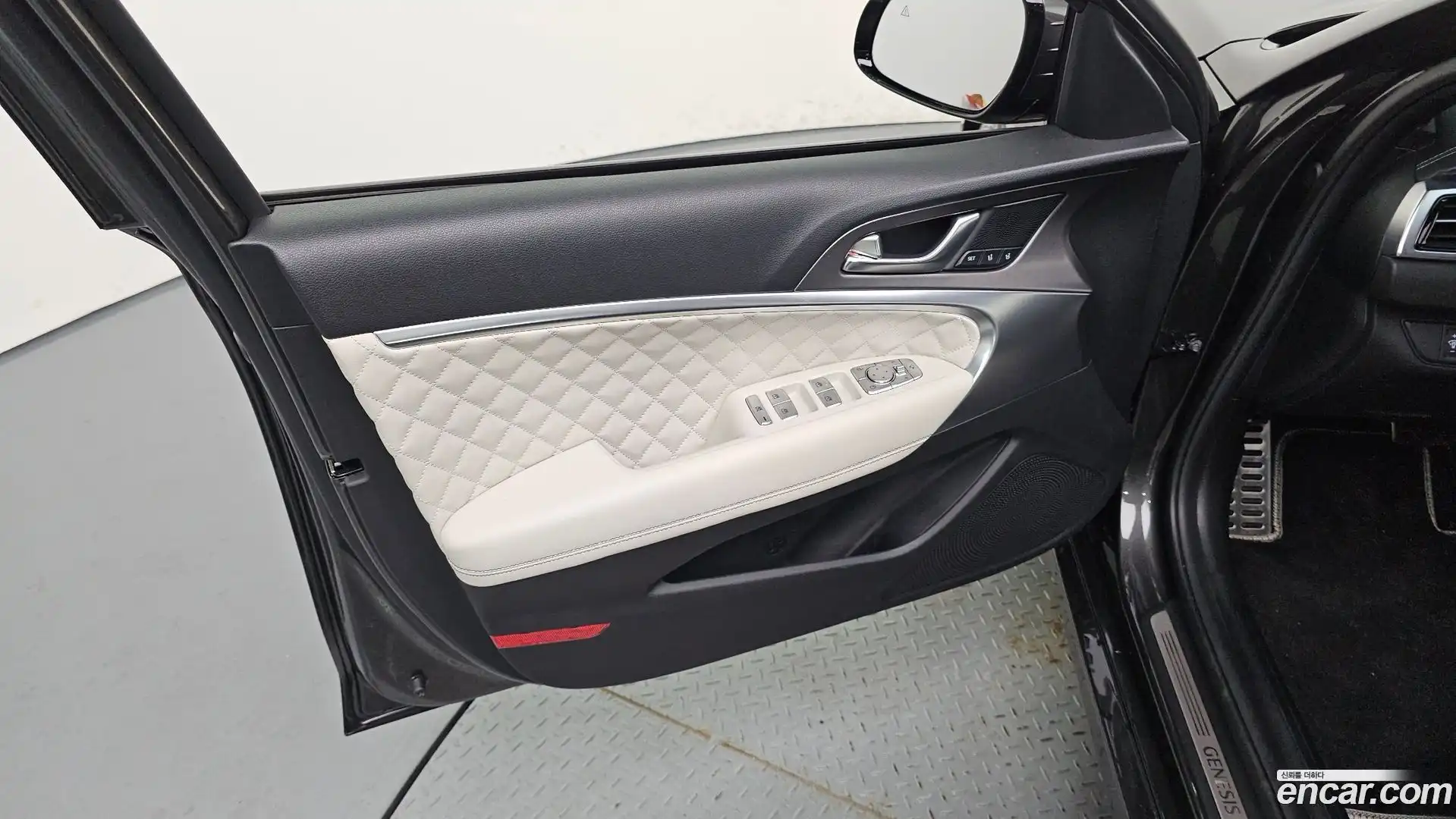 G70 Genesis 2025.0-INNER-034