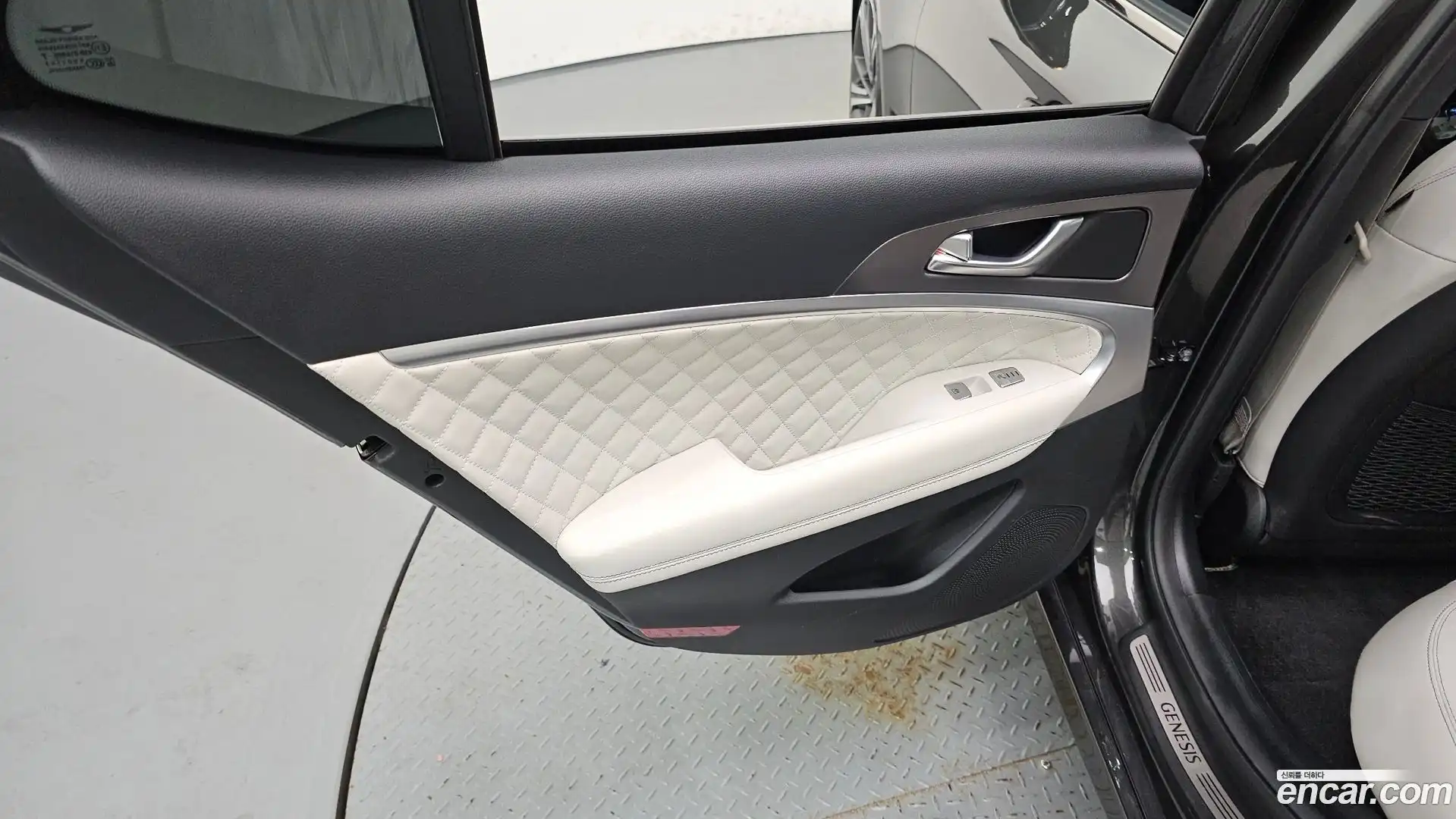 G70 Genesis 2025.0-INNER-035