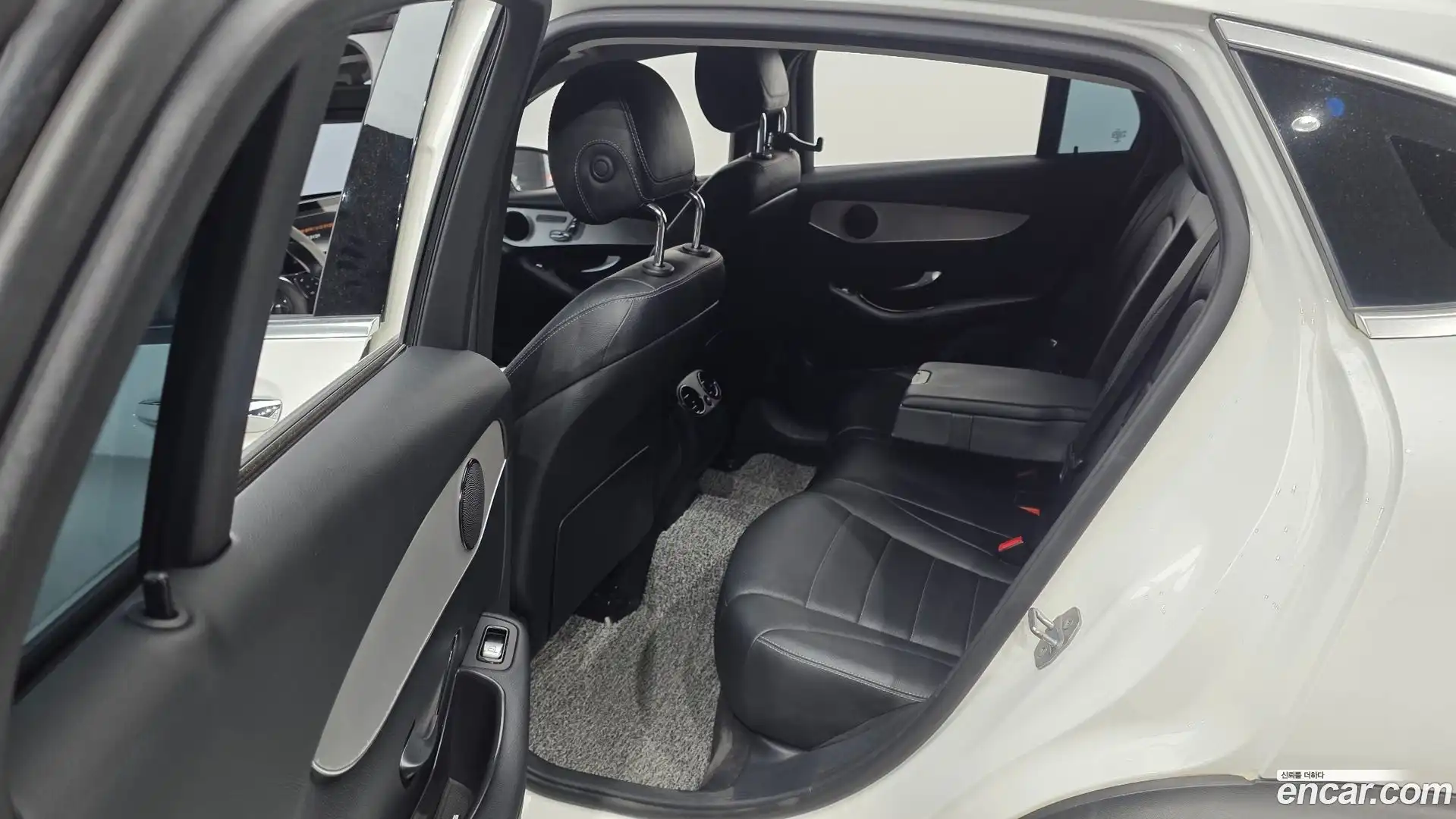 GLC-Class Mercedes-Benz 2017.10-OPTION-015