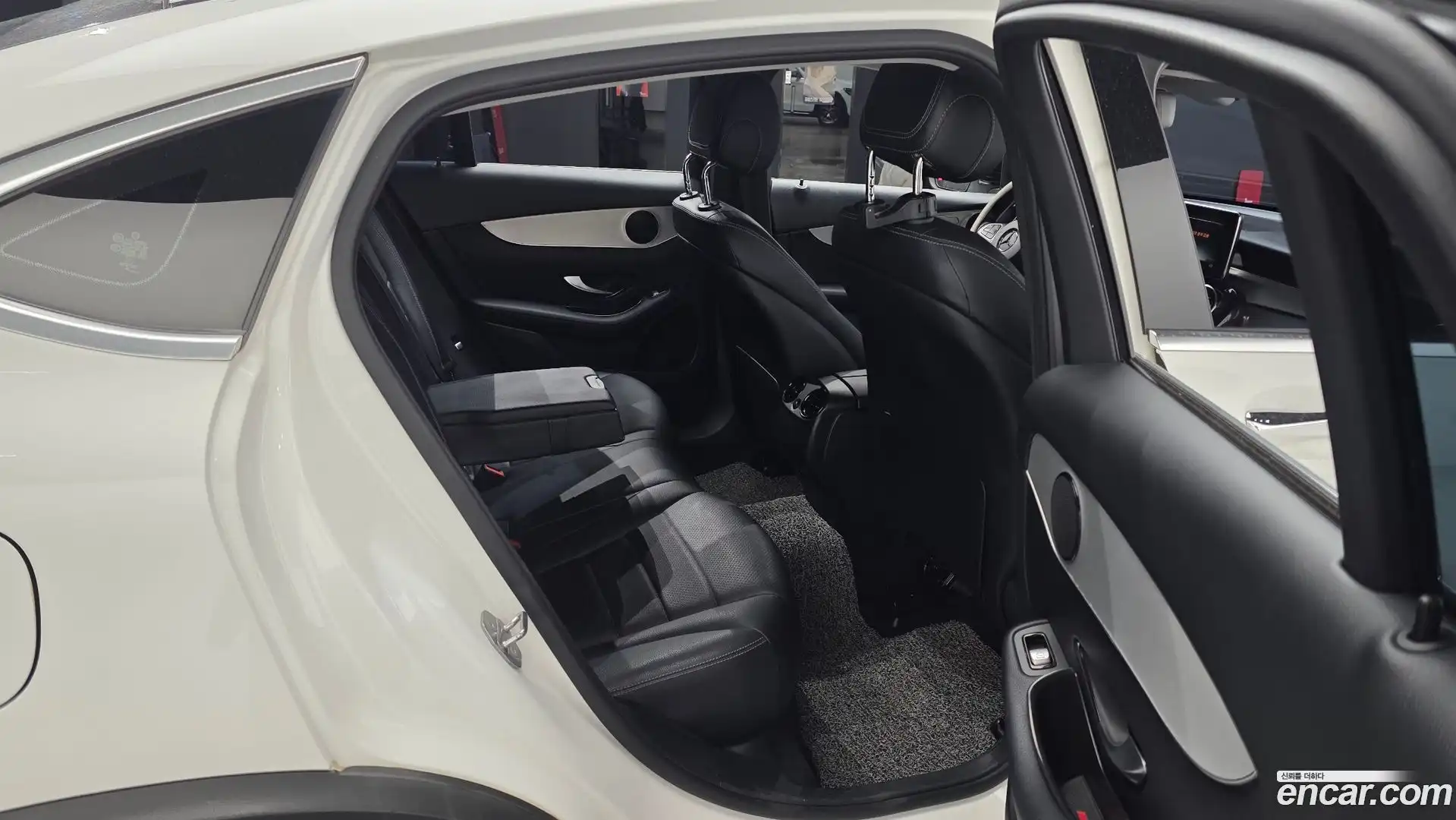 GLC-Class Mercedes-Benz 2017.10-OPTION-016