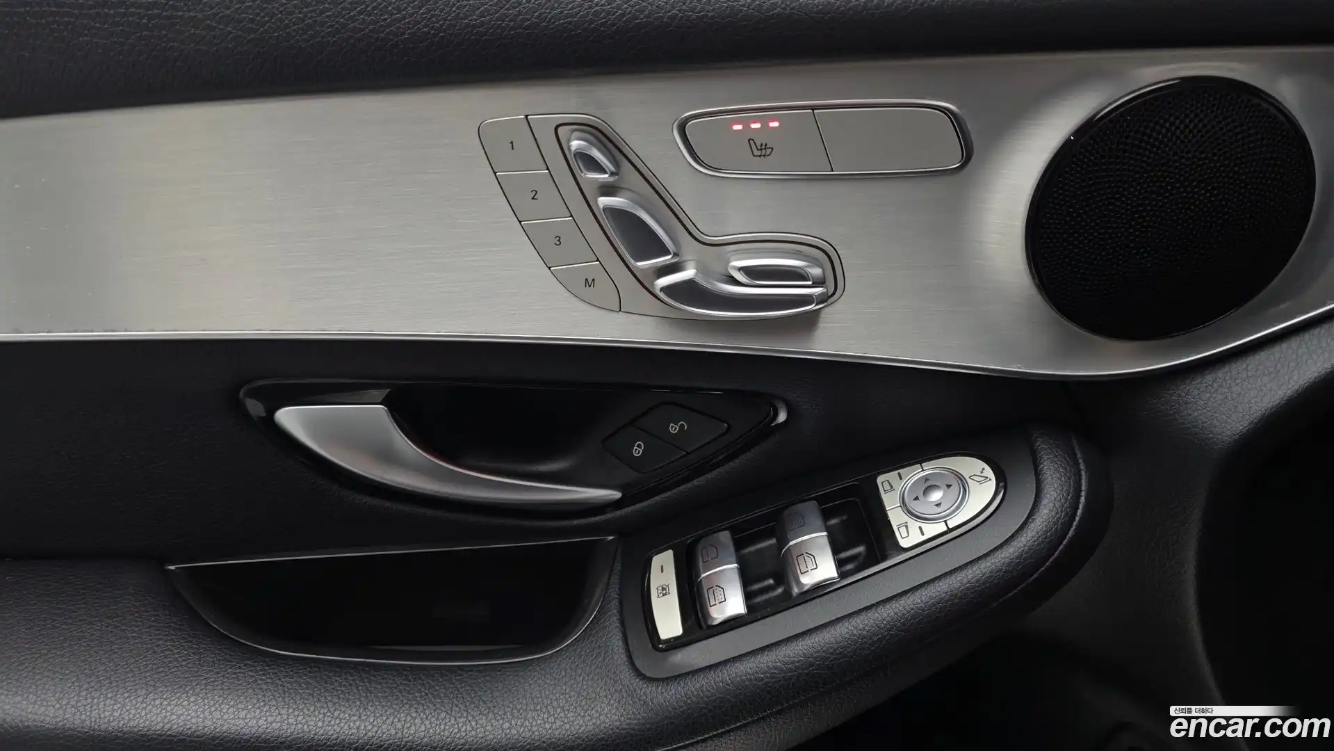 GLC-Class Mercedes-Benz 2017.10-OPTION-040