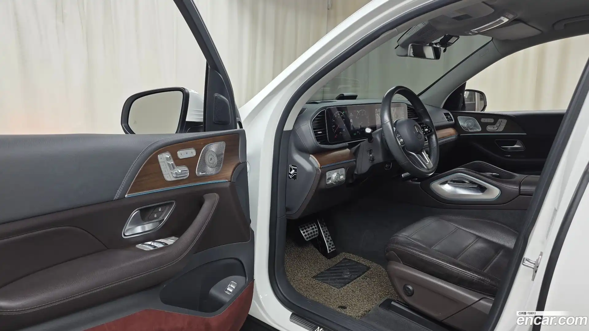 GLE-Class Mercedes-Benz 2019.10-INNER-010