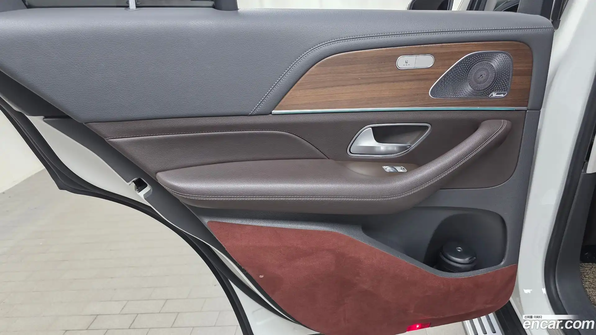 GLE-Class Mercedes-Benz 2019.10-INNER-035