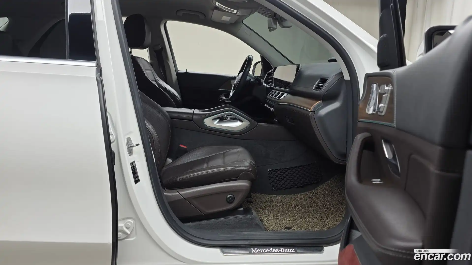 GLE-Class Mercedes-Benz 2019.10-INNER-036