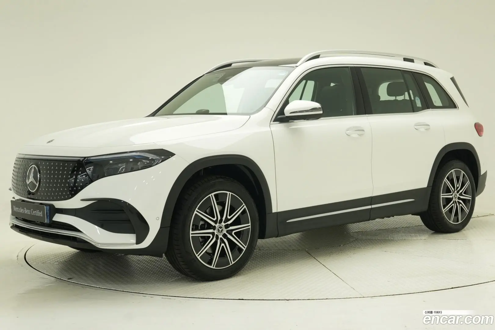 Main__Slider__Photo:EQB Mercedes-Benz 2025.8-0