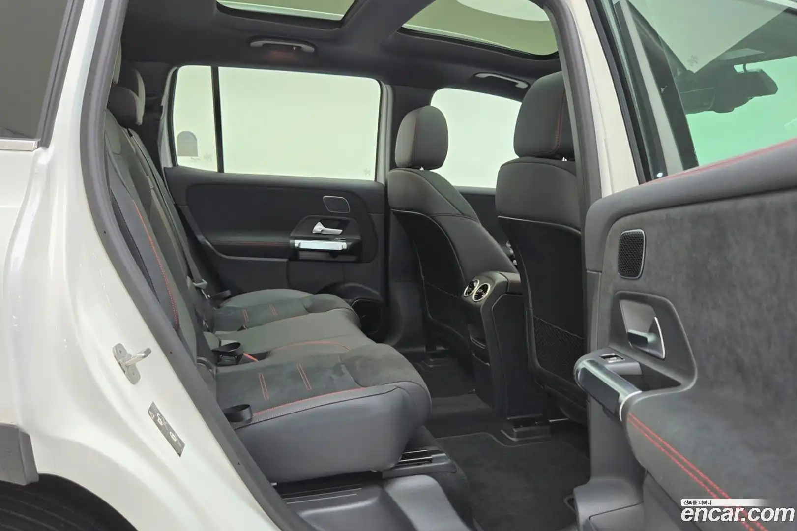 EQB Mercedes-Benz 2025.8-INNER-010