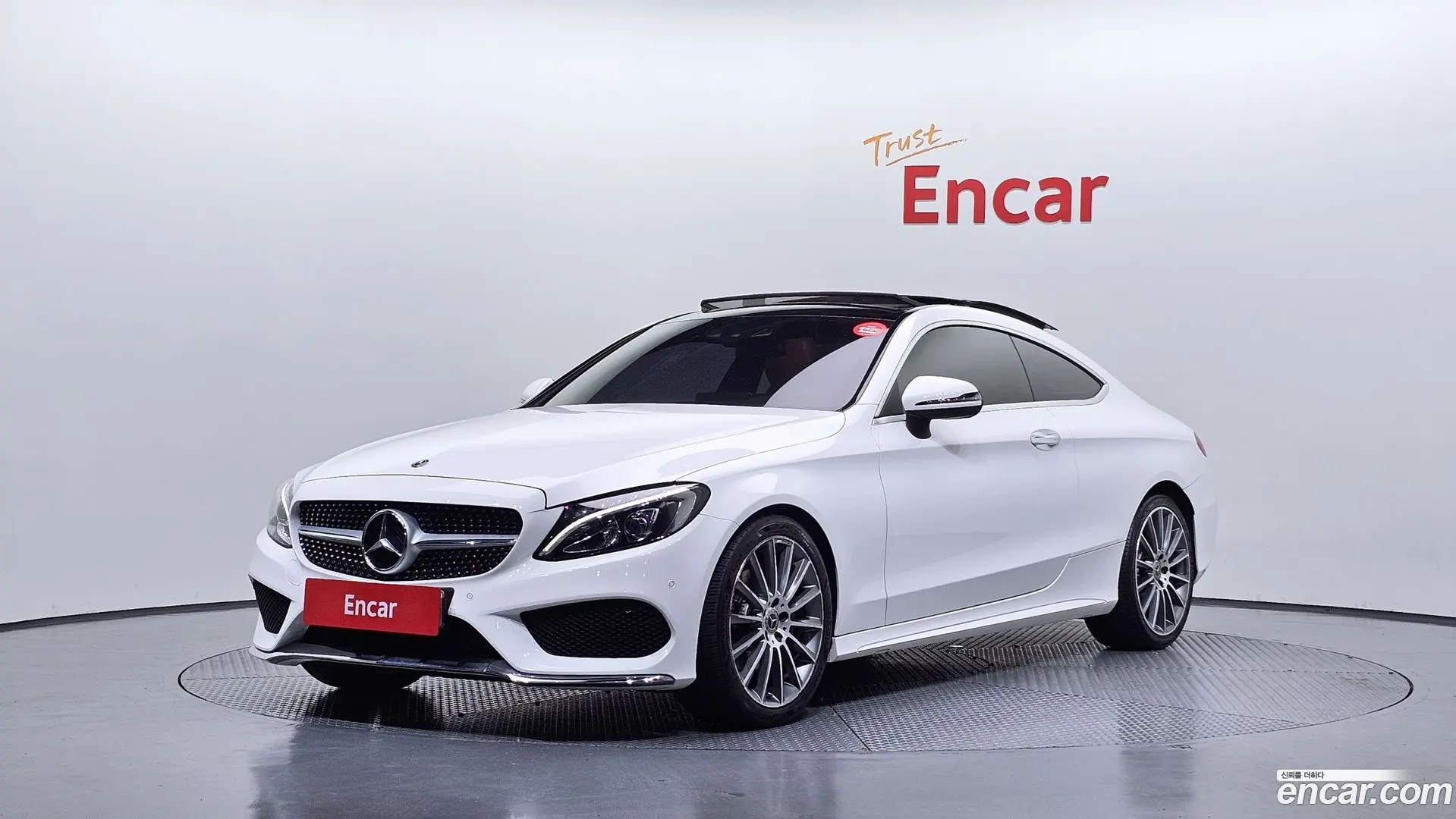 Main__Slider__Photo:C-Class Mercedes-Benz 2018.3-0