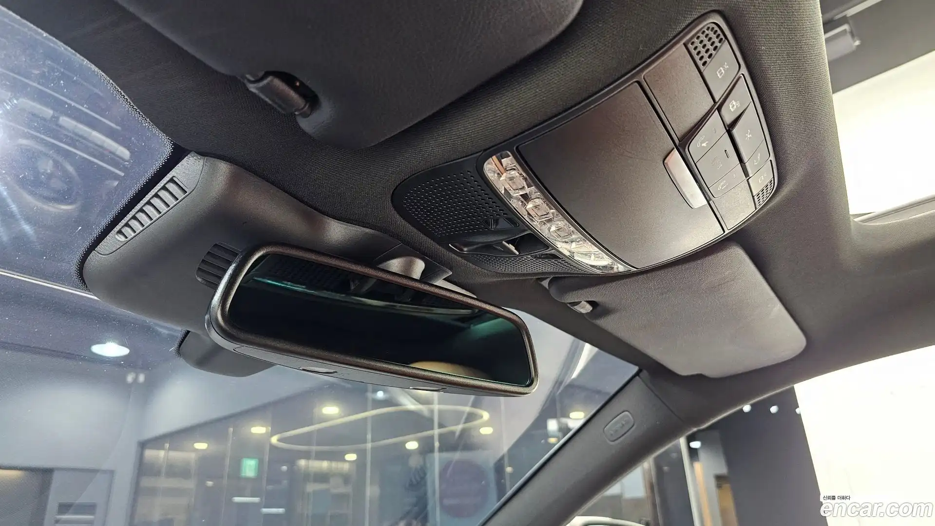 C-Class Mercedes-Benz 2018.3-OPTION-024
