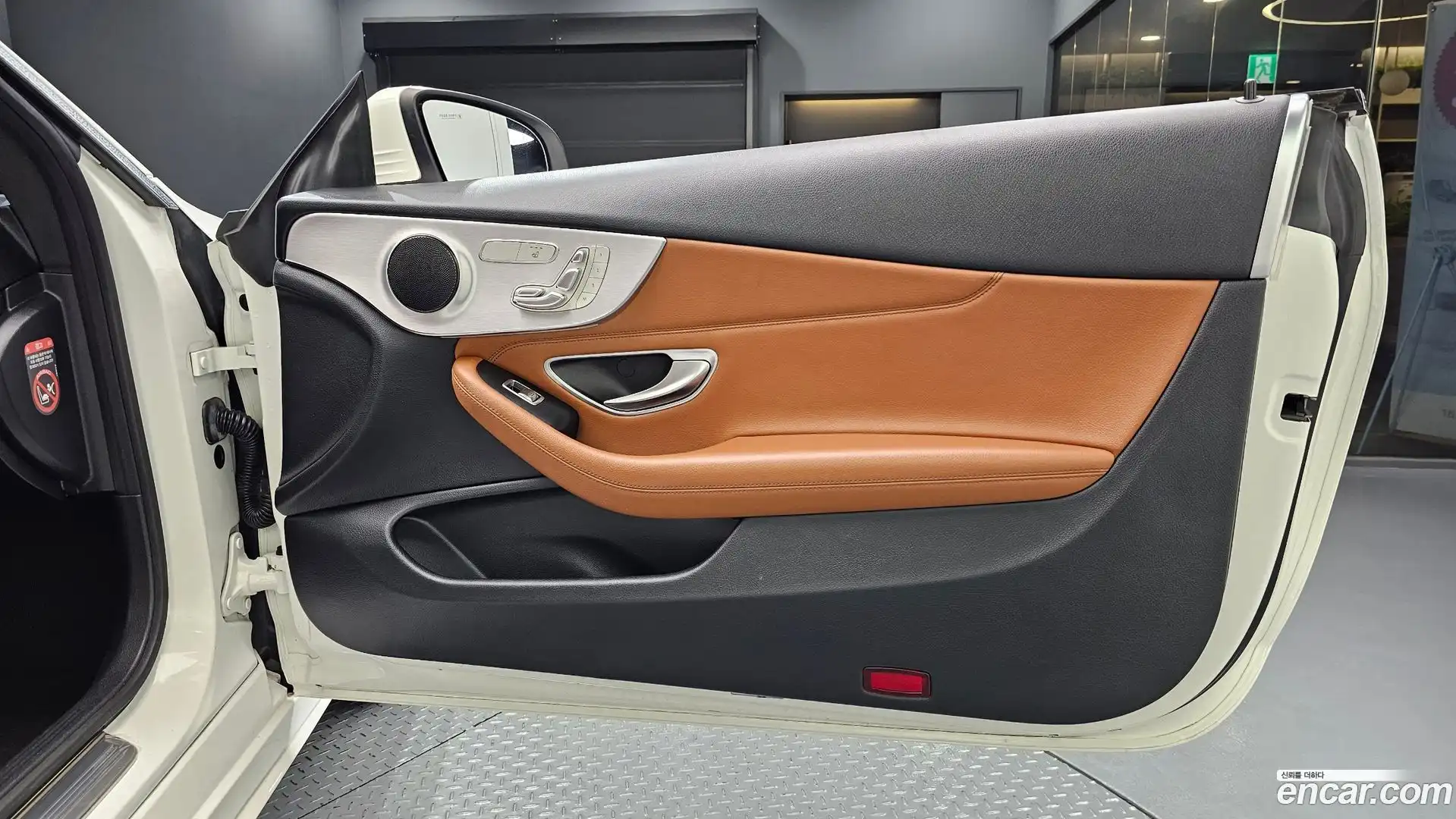 C-Class Mercedes-Benz 2018.3-INNER-035