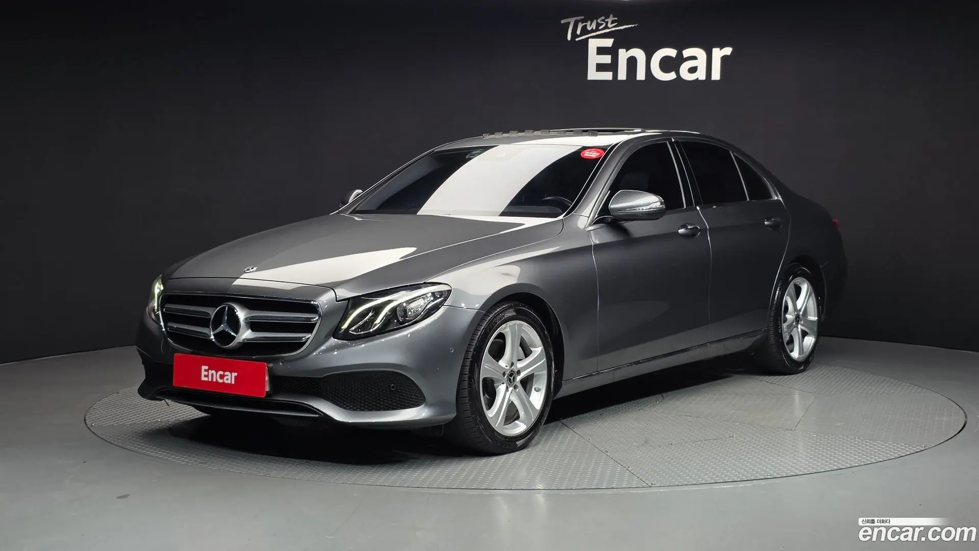 Main__Slider__Photo:E-Class Mercedes-Benz 2018.7-0
