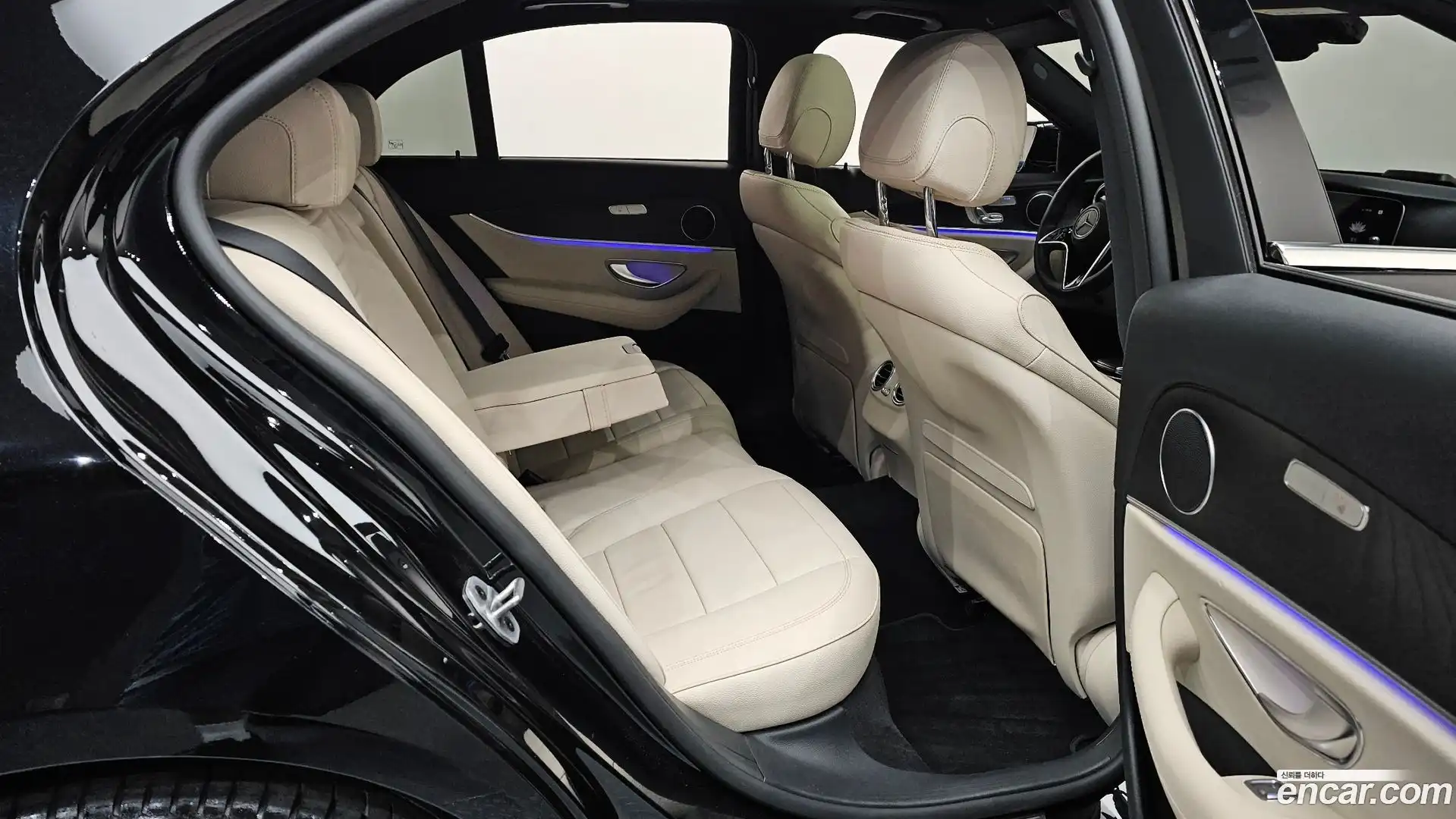 E-Class Mercedes-Benz 2022.5-OPTION-015