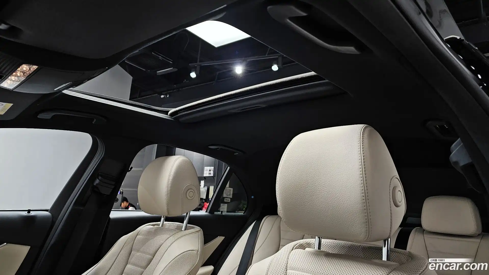 E-Class Mercedes-Benz 2022.5-OPTION-021