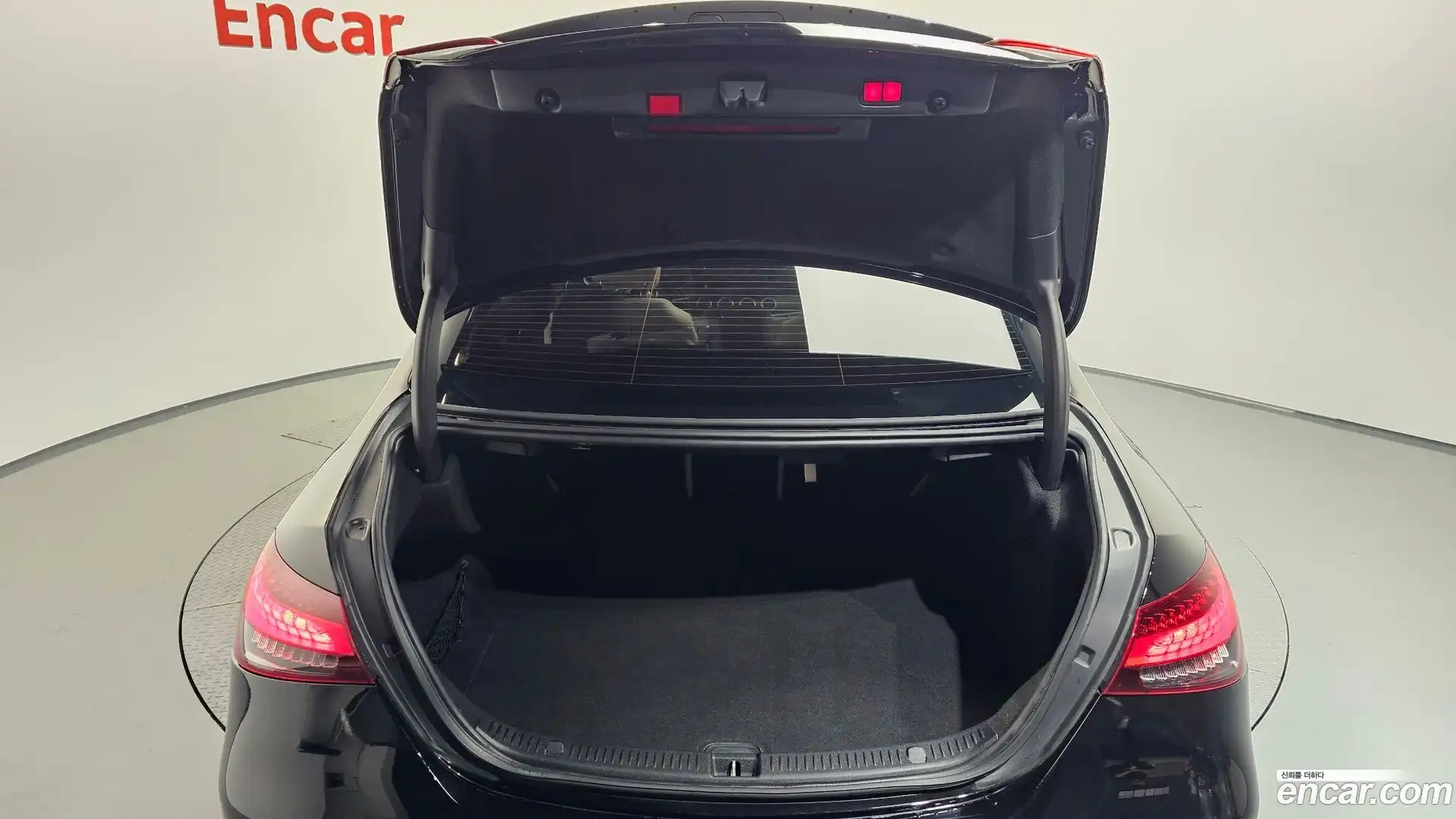 E-Class Mercedes-Benz 2022.5-OPTION-024
