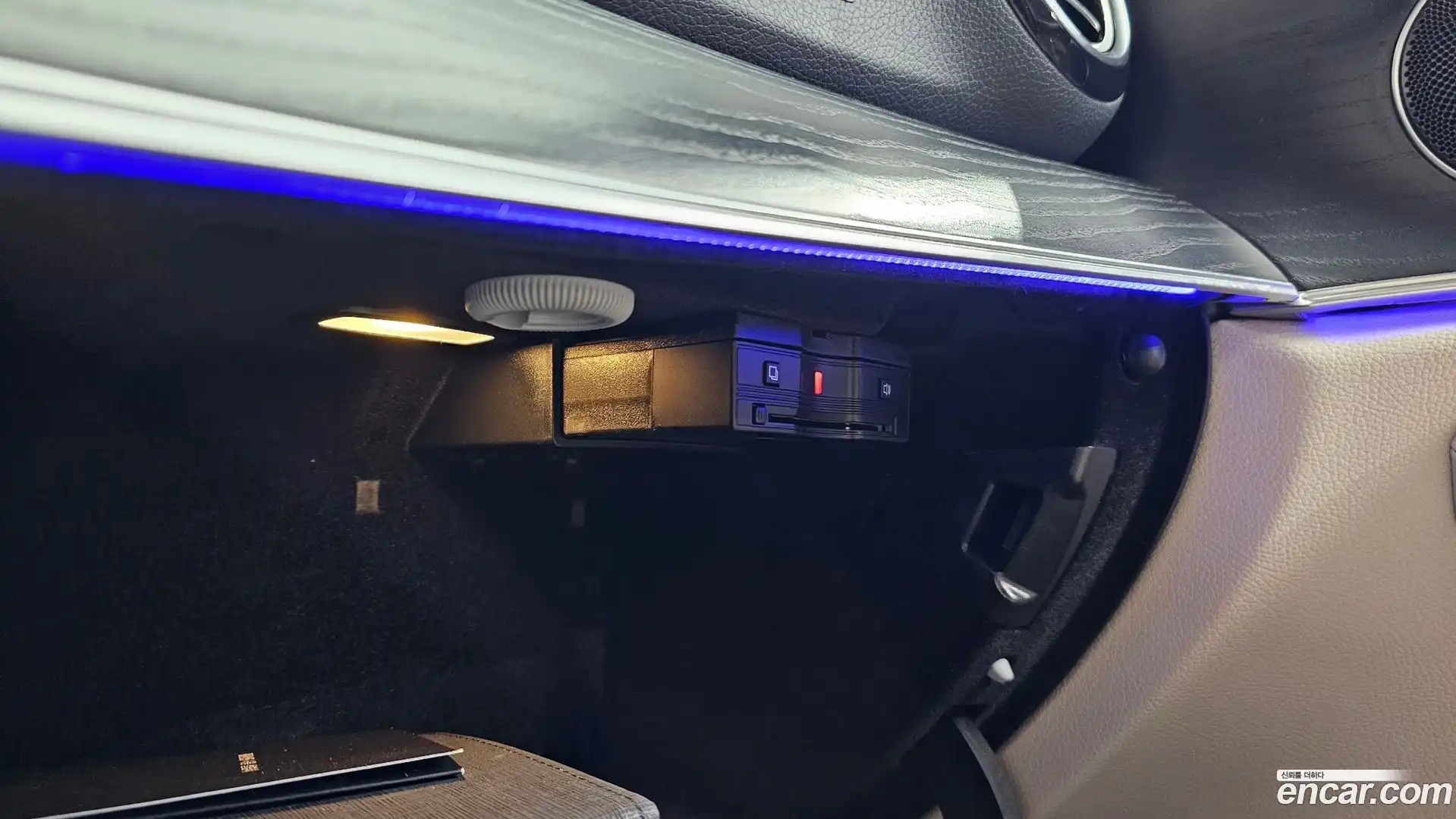 E-Class Mercedes-Benz 2022.5-OPTION-043