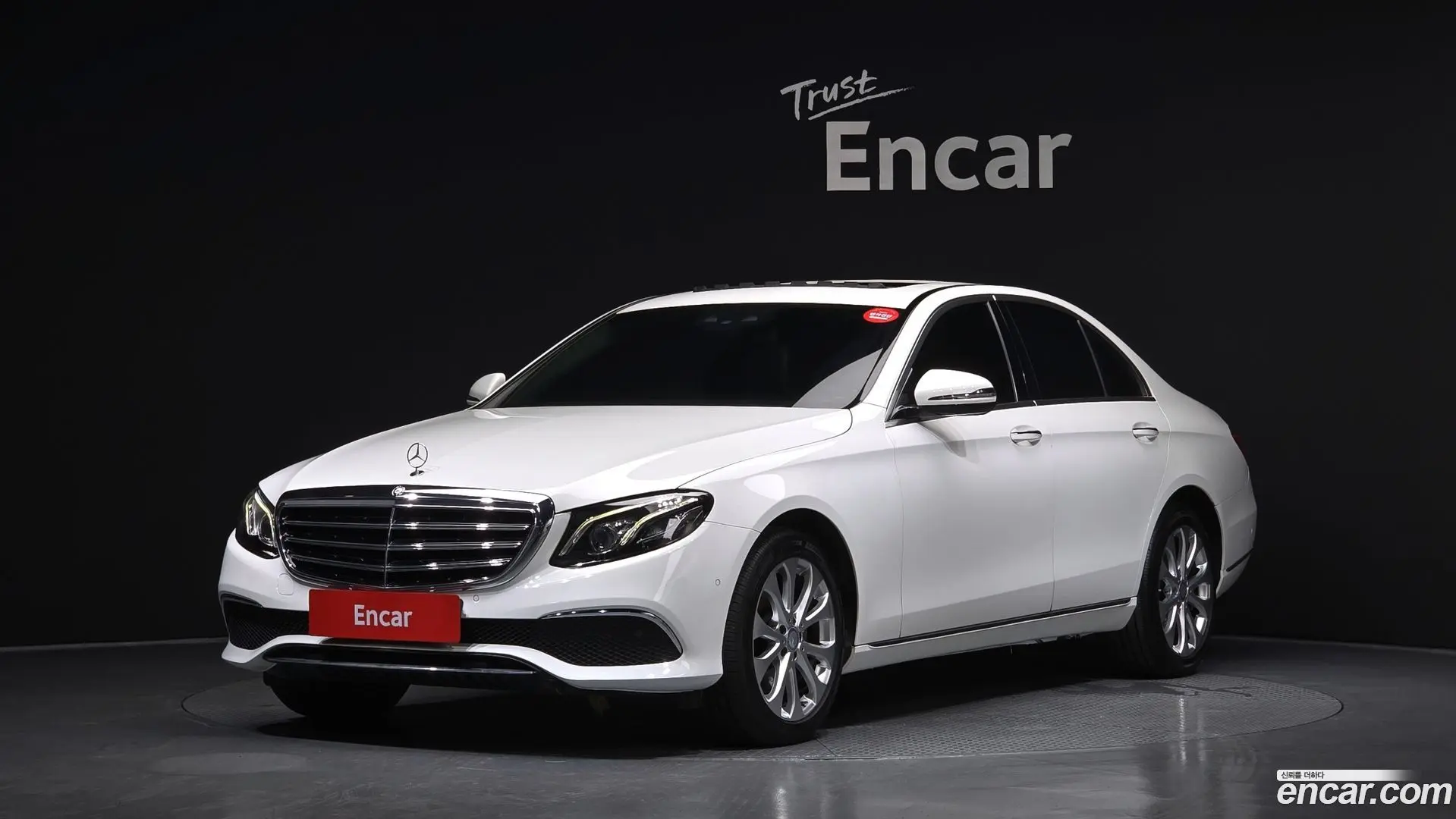 Main__Slider__Photo:E-Class Mercedes-Benz 2017.3-0