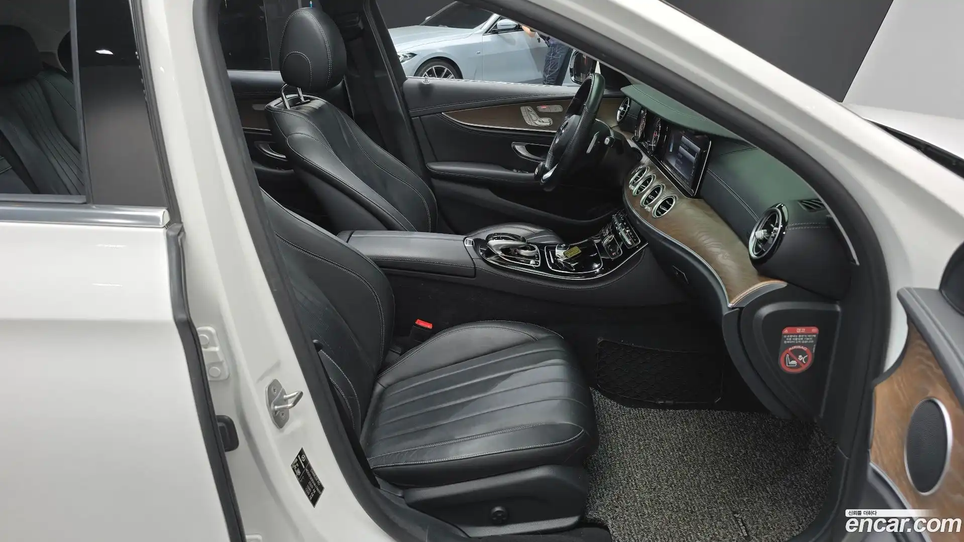 E-Class Mercedes-Benz 2017.3-OPTION-015