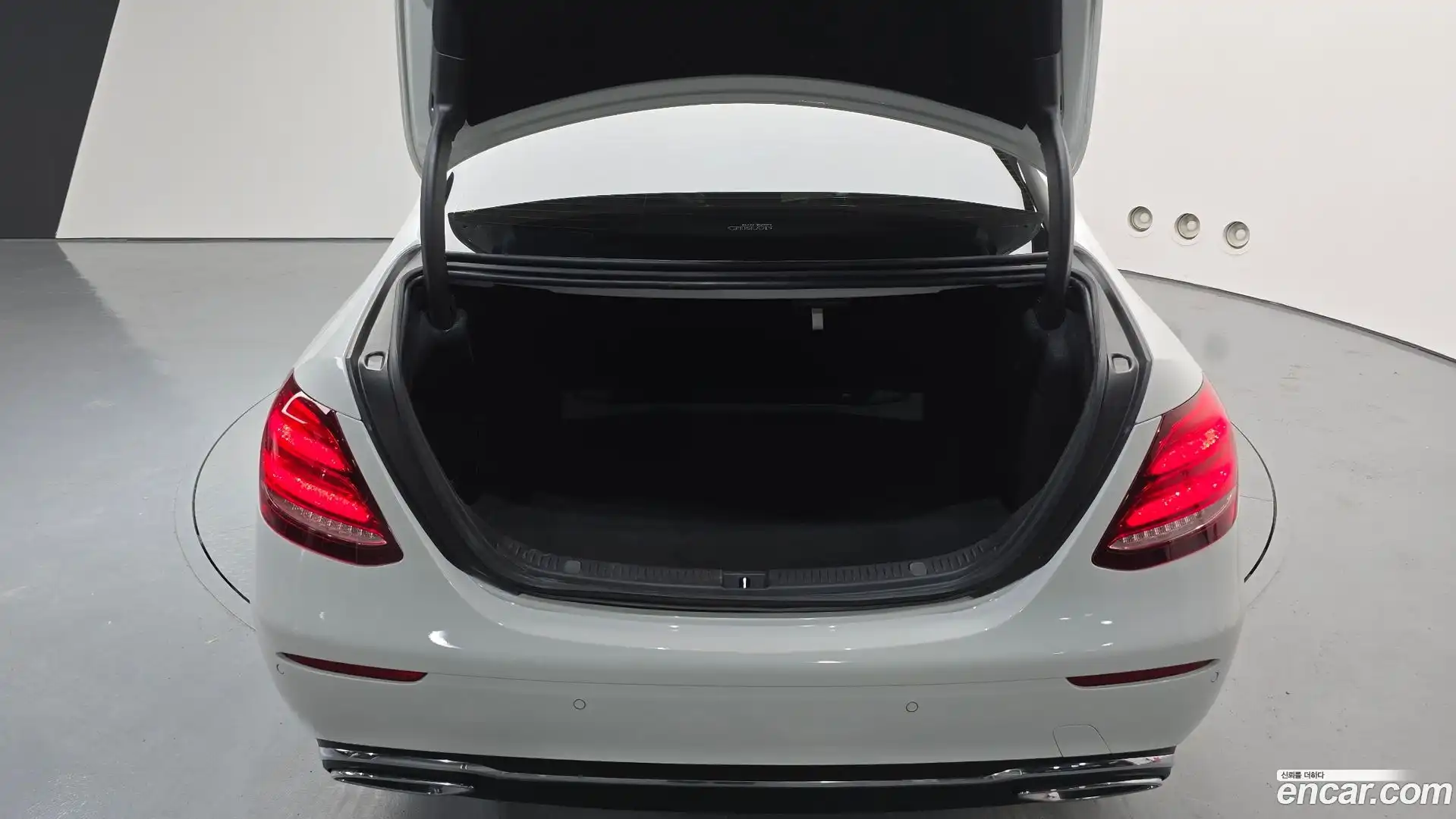 E-Class Mercedes-Benz 2017.3-OPTION-024
