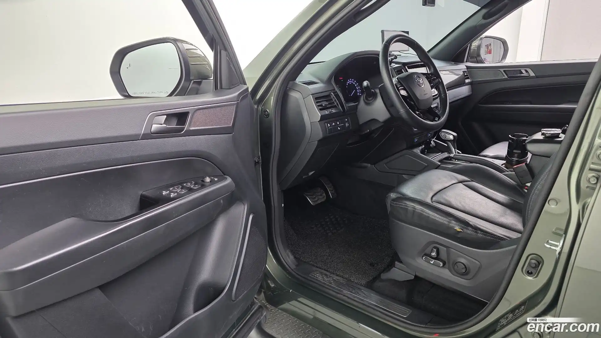 Rexton KG Mobility 2021.8-INNER-010