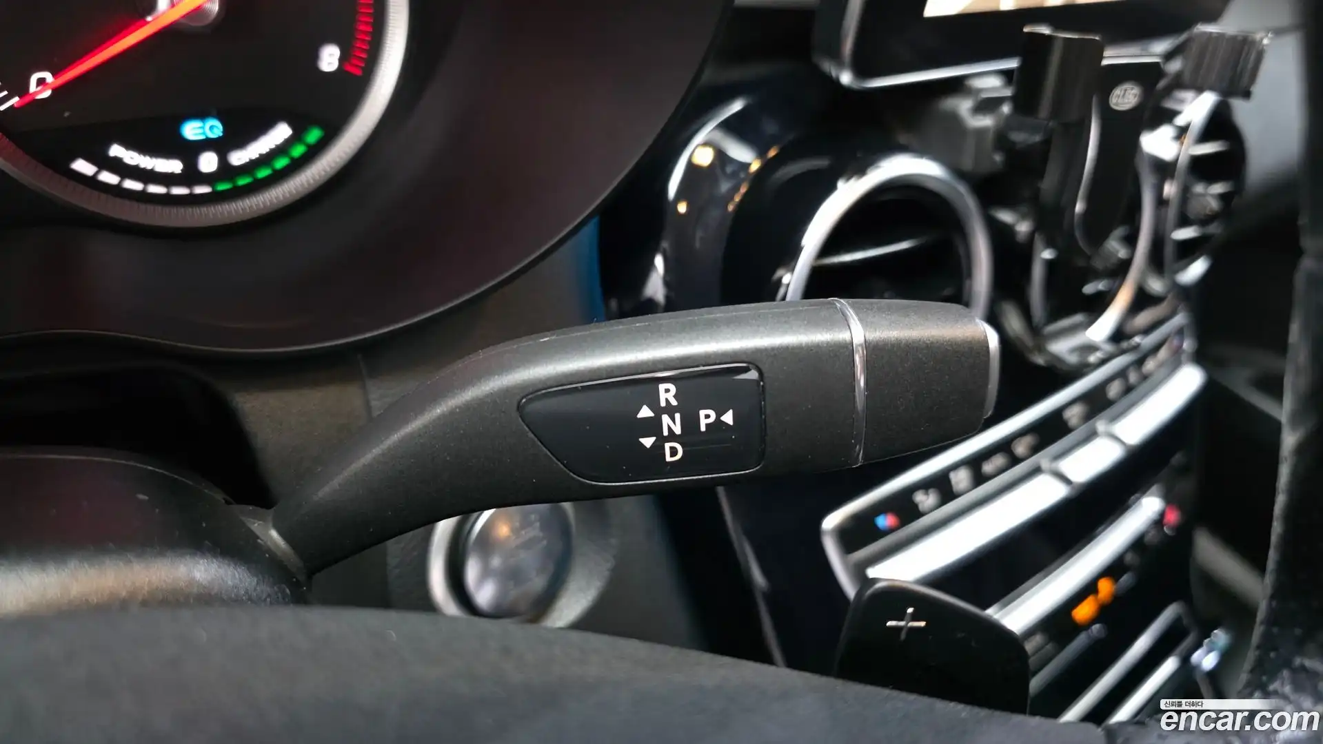 GLC-Class Mercedes-Benz 2018.11-INNER-009