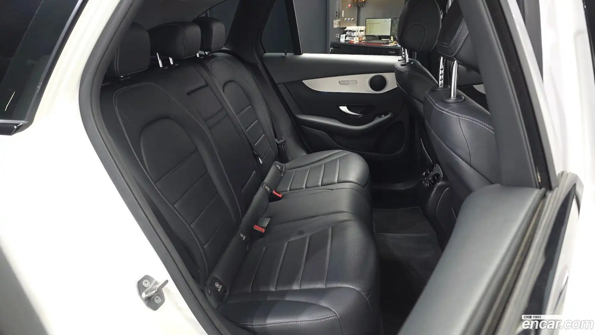 GLC-Class Mercedes-Benz 2018.11-OPTION-016