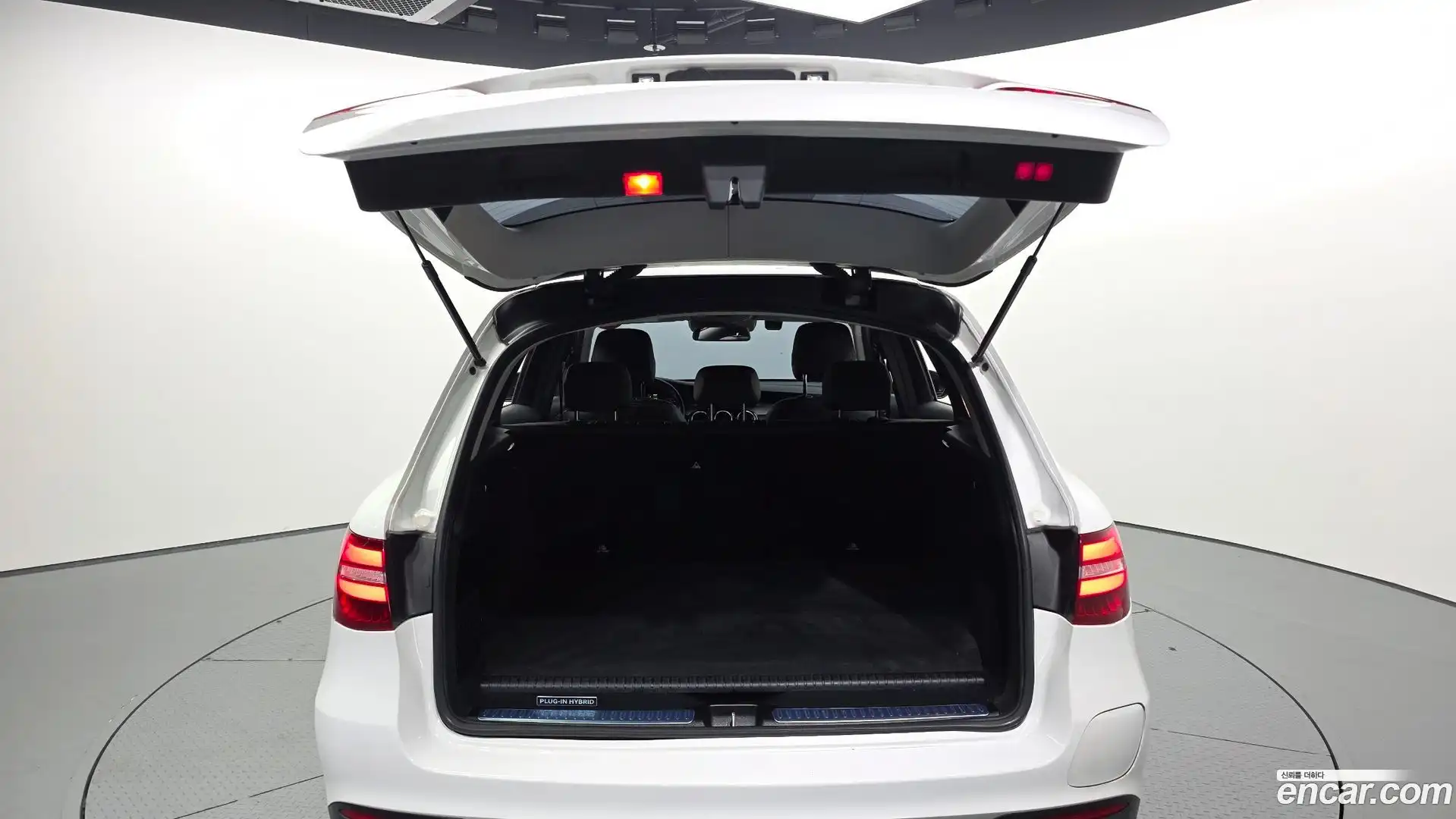 GLC-Class Mercedes-Benz 2018.11-OPTION-024