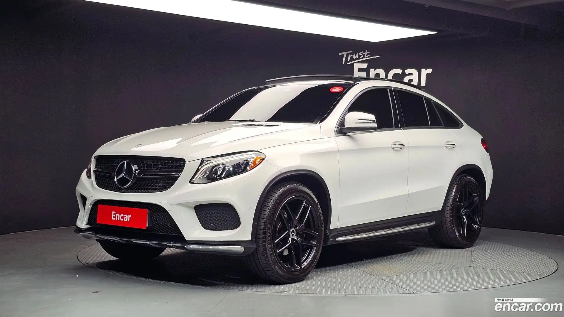 GLE-Class Mercedes-Benz 2017.0-OUTER-001