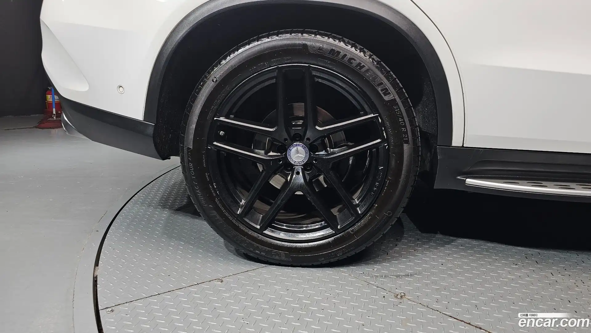 GLE-Class Mercedes-Benz 2017.0-OUTER-005