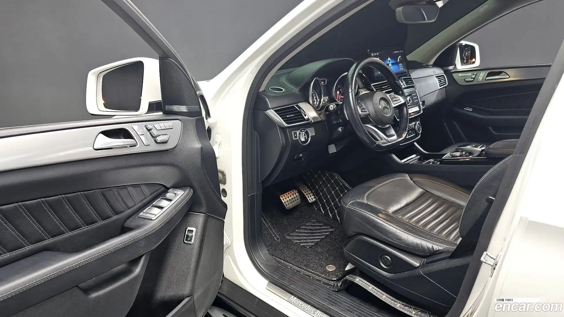 GLE-Class Mercedes-Benz 2017.0-INNER-010
