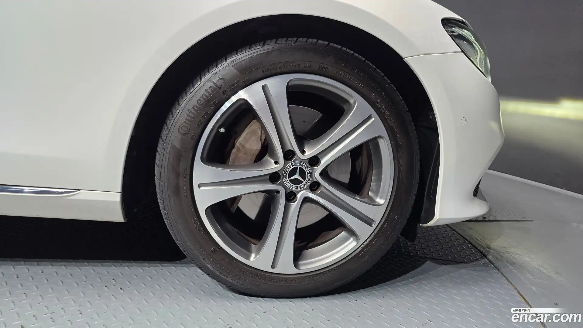E-Class Mercedes-Benz 2017.6-OUTER-031