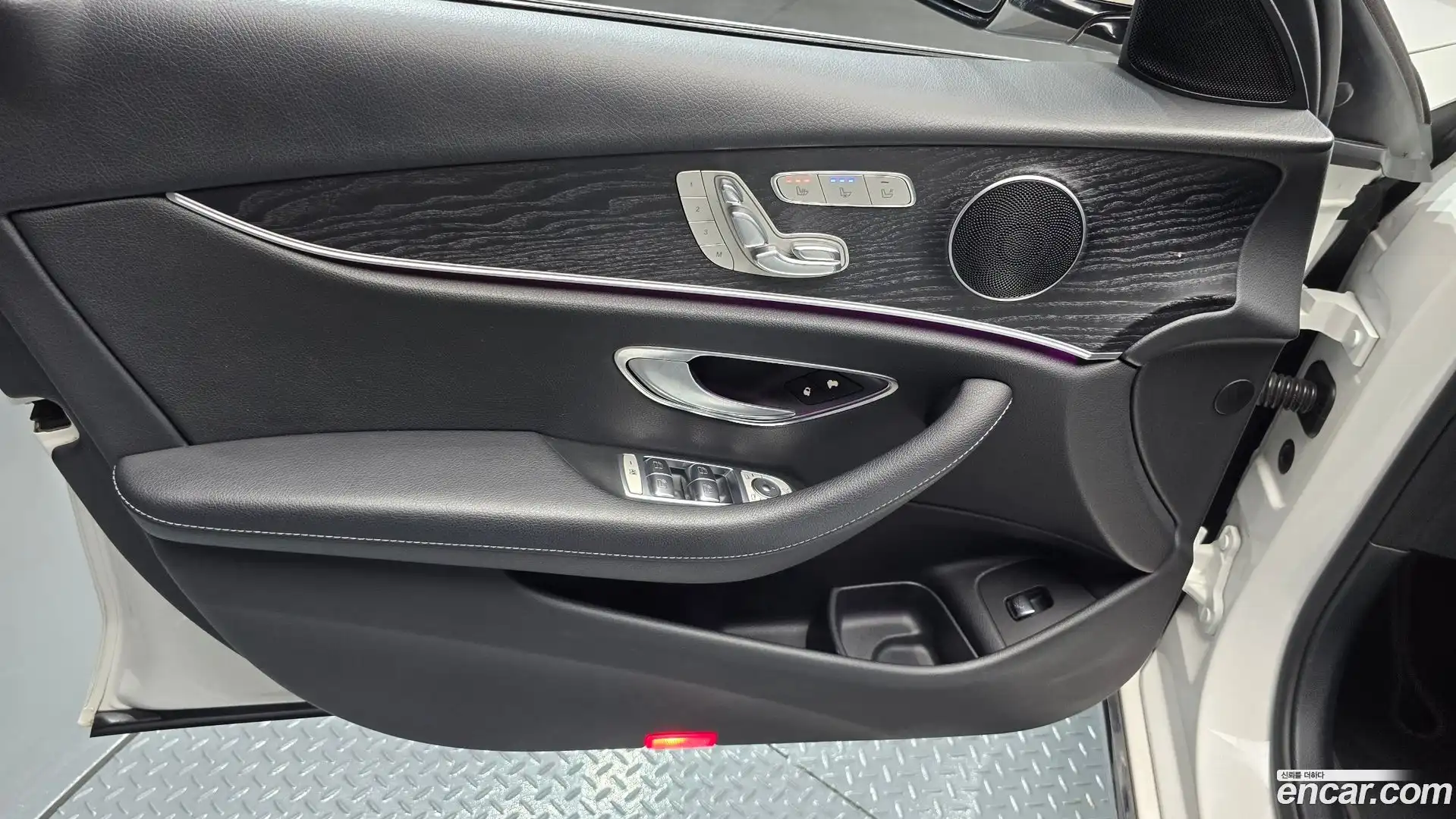 E-Class Mercedes-Benz 2017.6-INNER-034