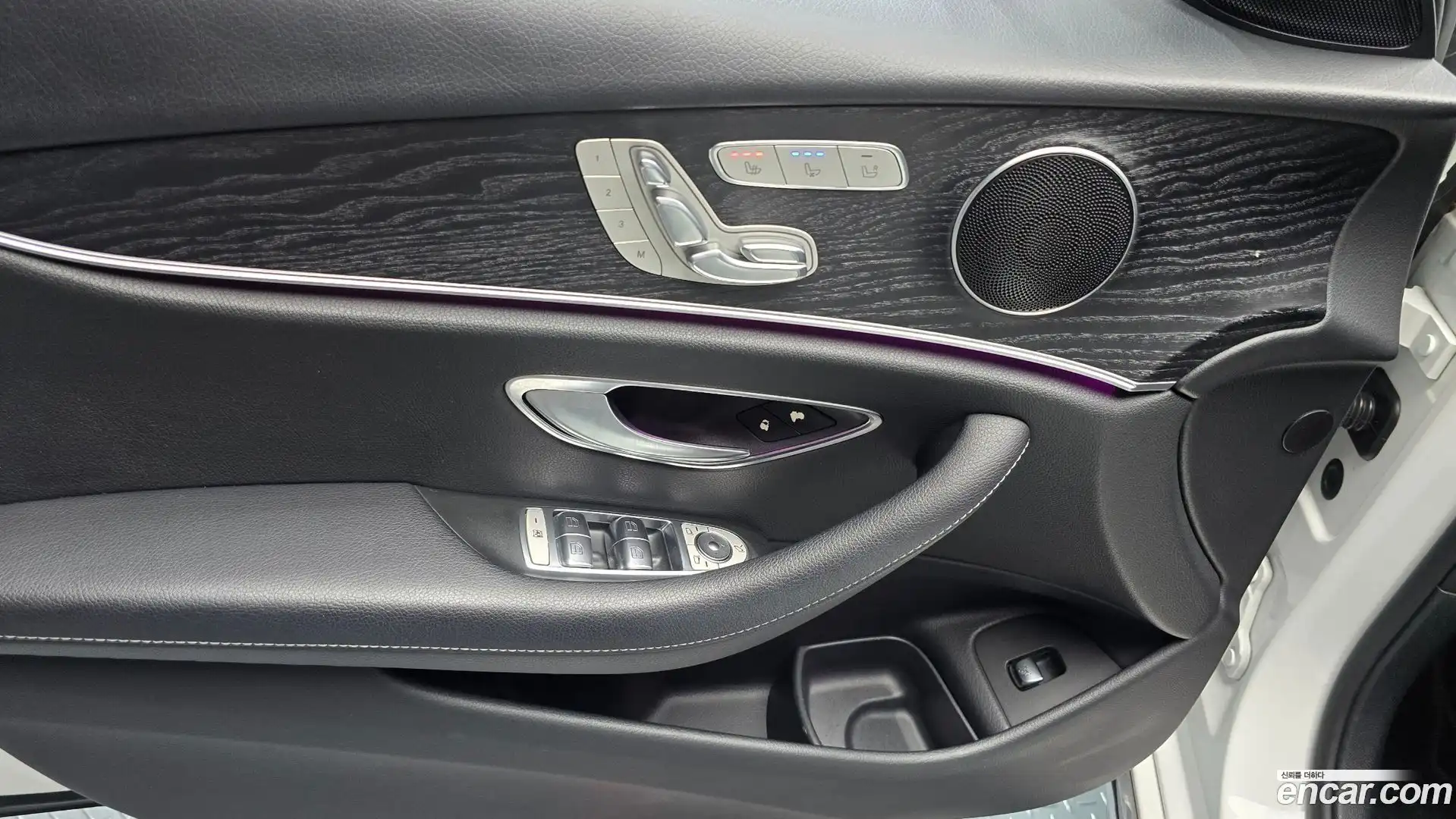 E-Class Mercedes-Benz 2017.6-OPTION-043
