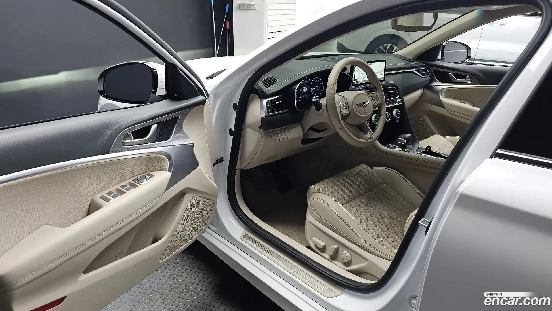 G70 Genesis 2021.10-INNER-010