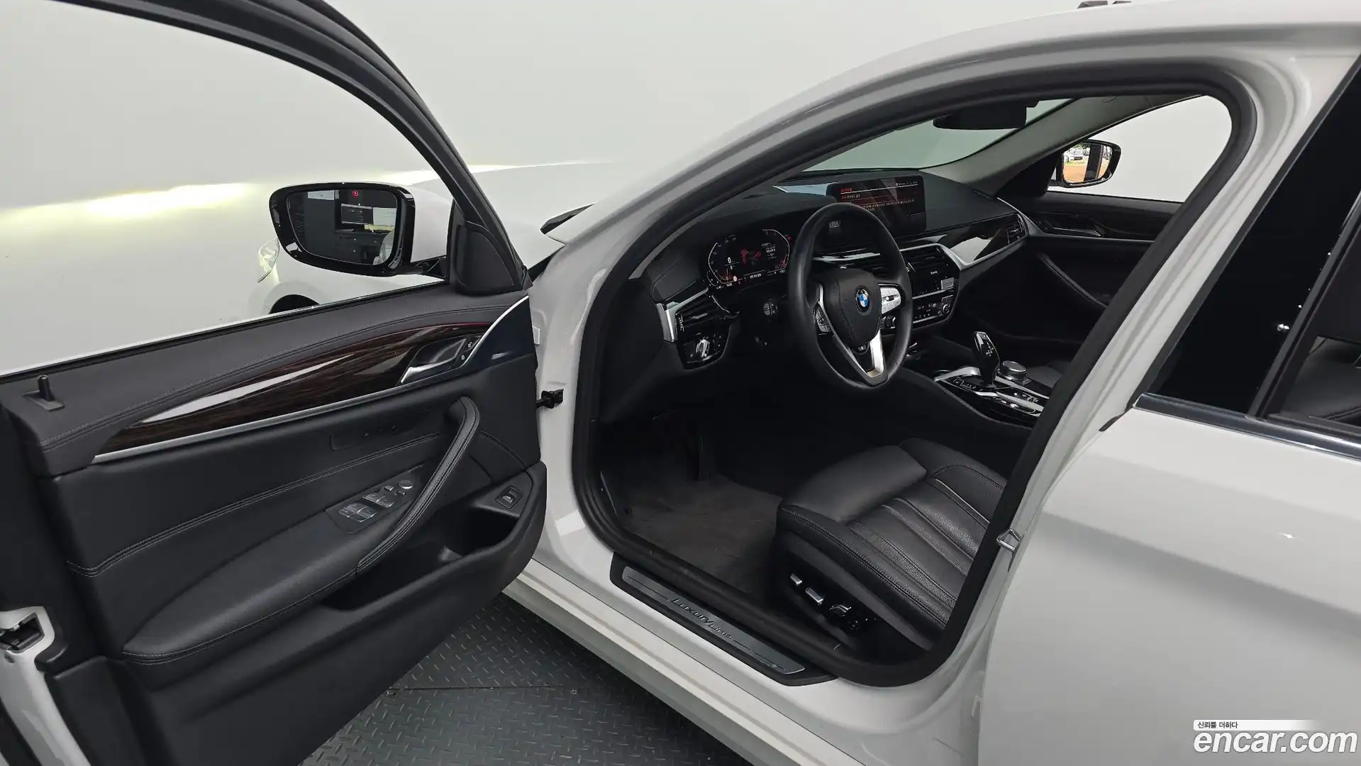 5-Series BMW 2023.2-INNER-010