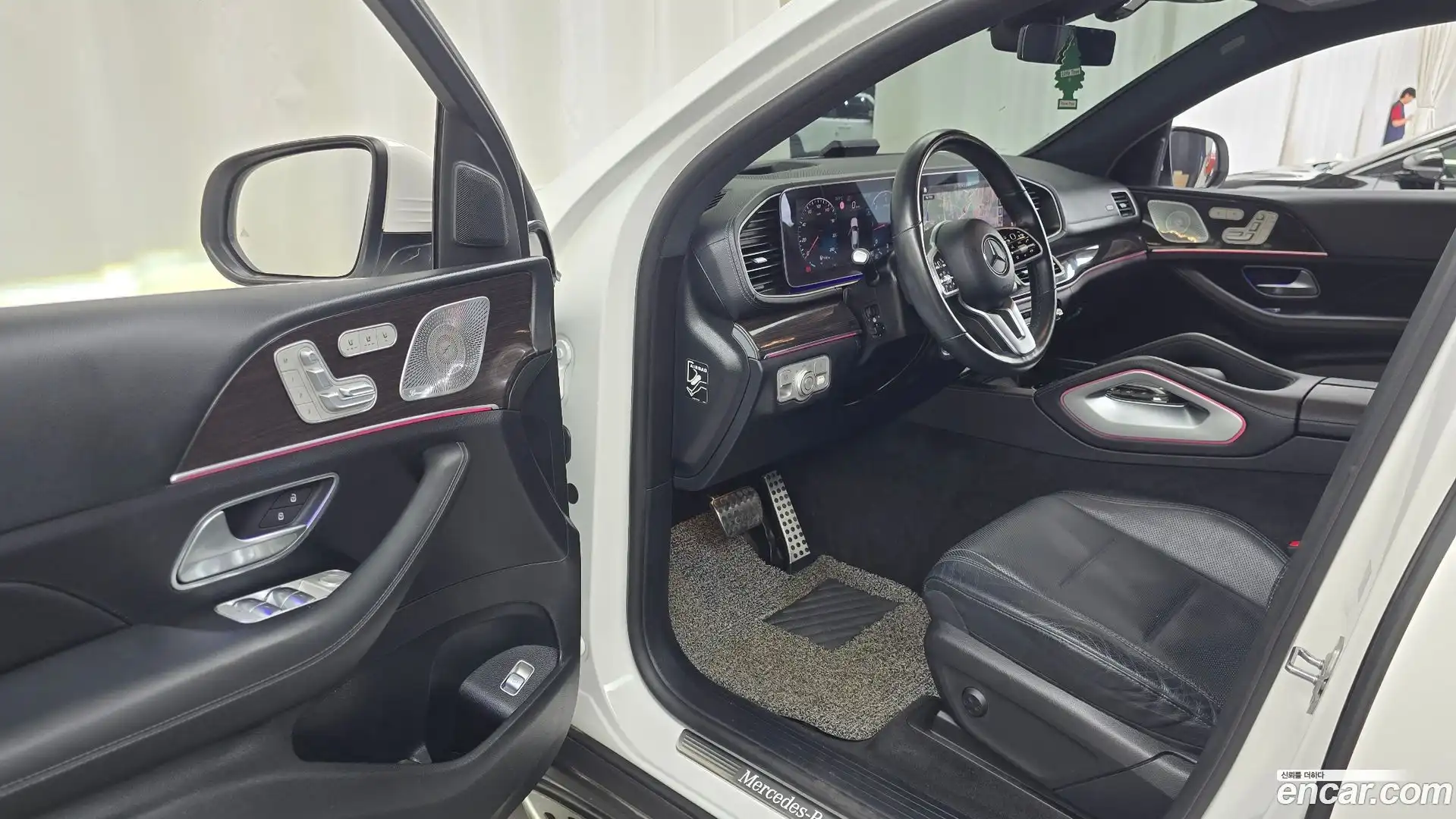 GLE-Class Mercedes-Benz 2021.2-INNER-010