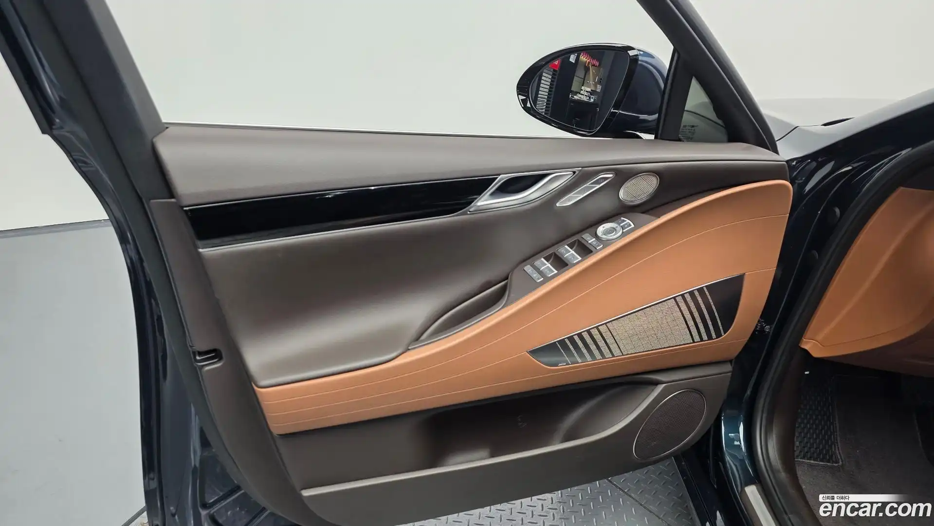 G80 Genesis 2023.2-INNER-034