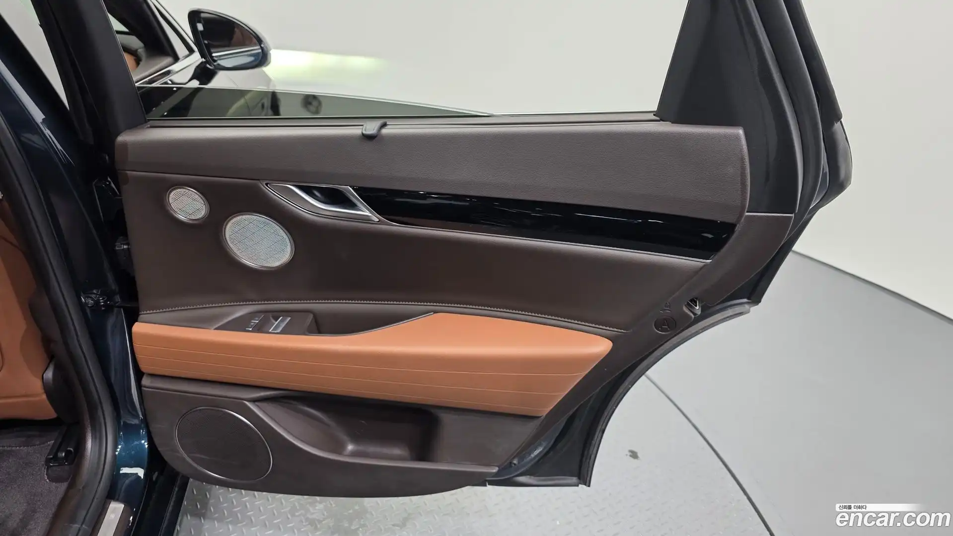 G80 Genesis 2023.2-INNER-035