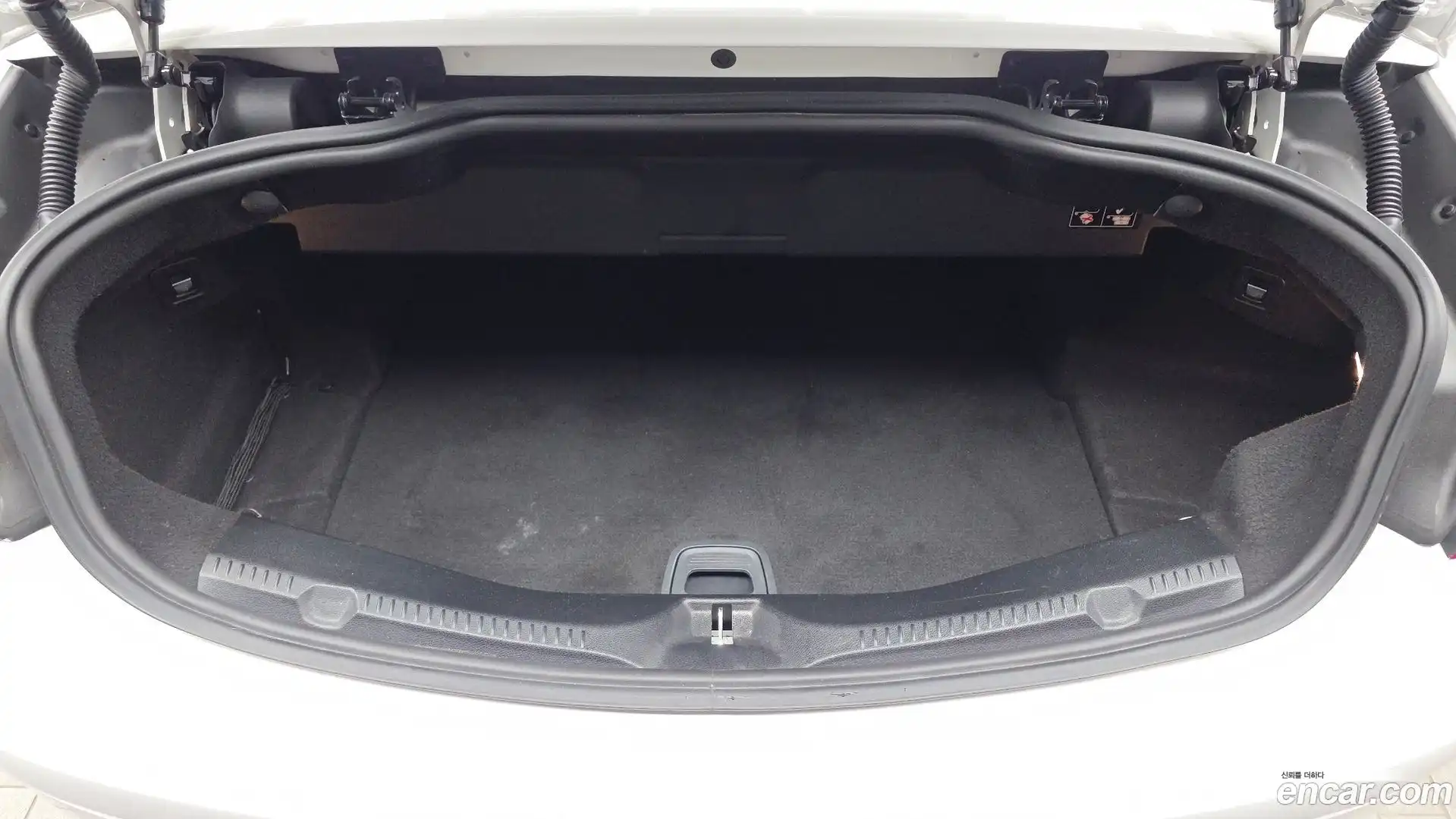 E-Class Mercedes-Benz 2018.11-OPTION-024
