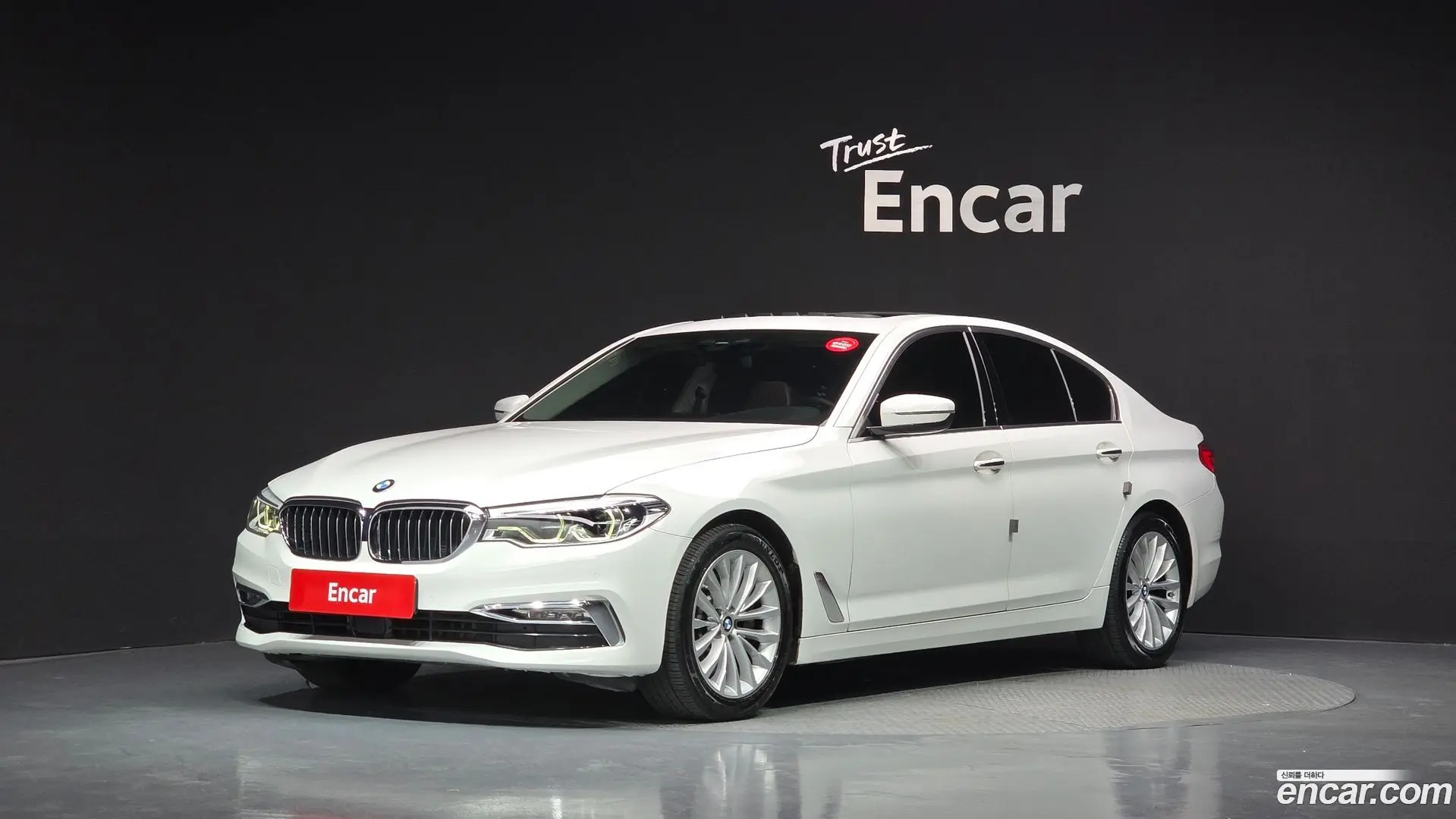 Main__Slider__Photo:5-Series BMW 2018.5-0