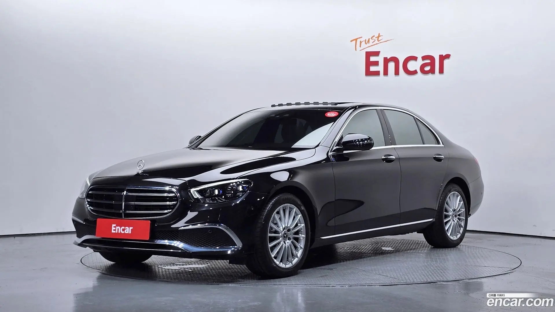 Main__Slider__Photo:E-Class Mercedes-Benz 2021.7-0
